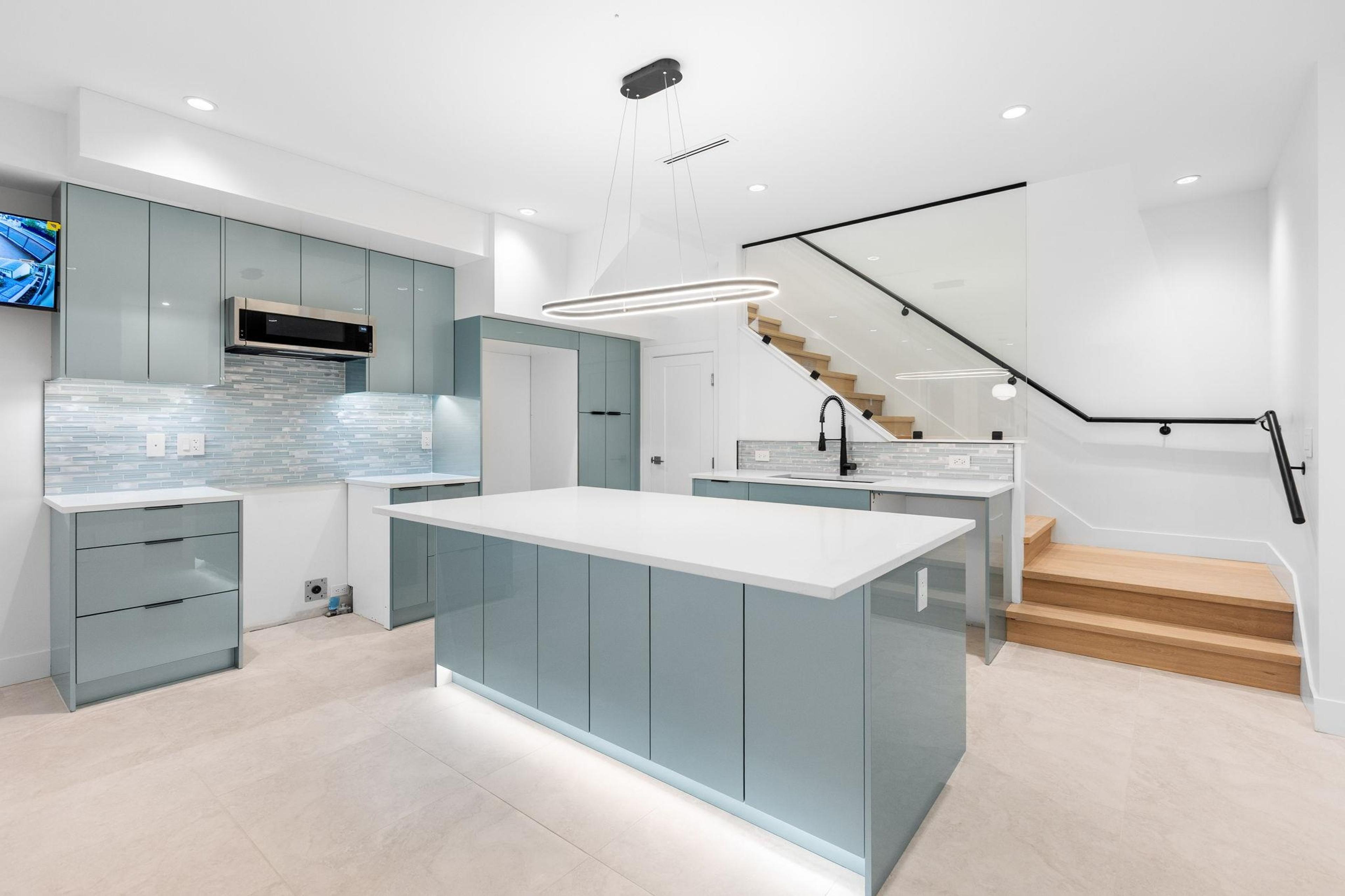 1204 Hammond Avenue, Coquitlam - Exteriors - Photo 3