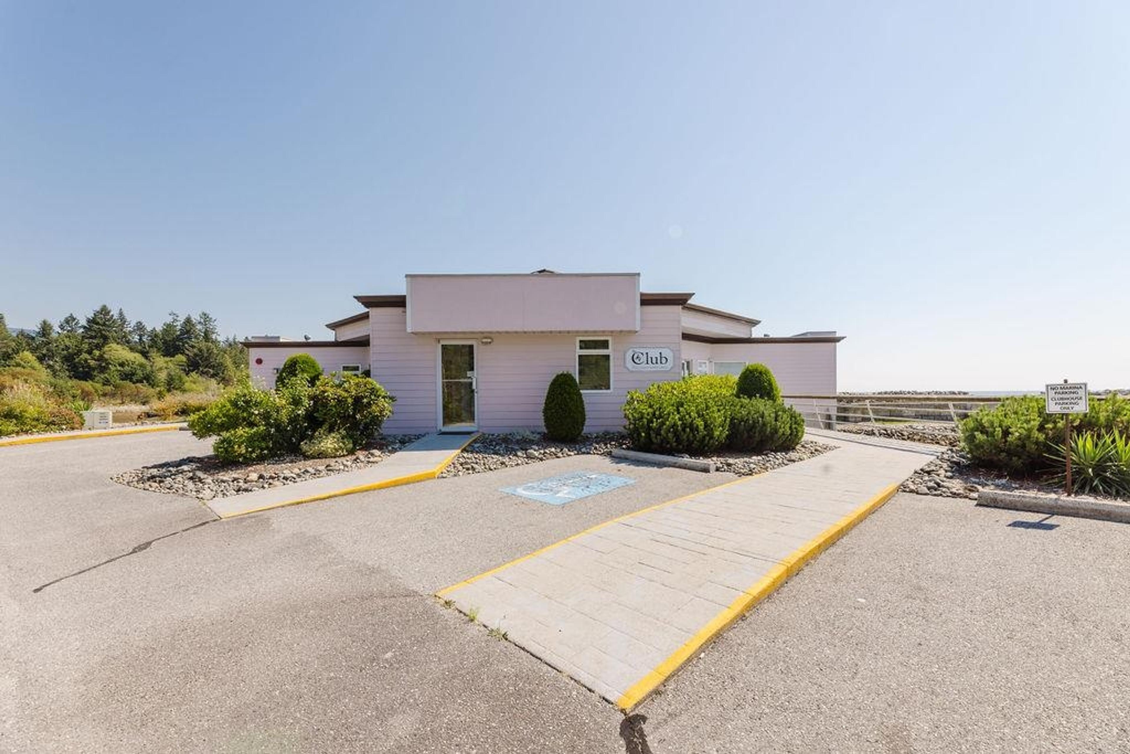 1585 Field Road, Sechelt - Exteriors - Photo 3