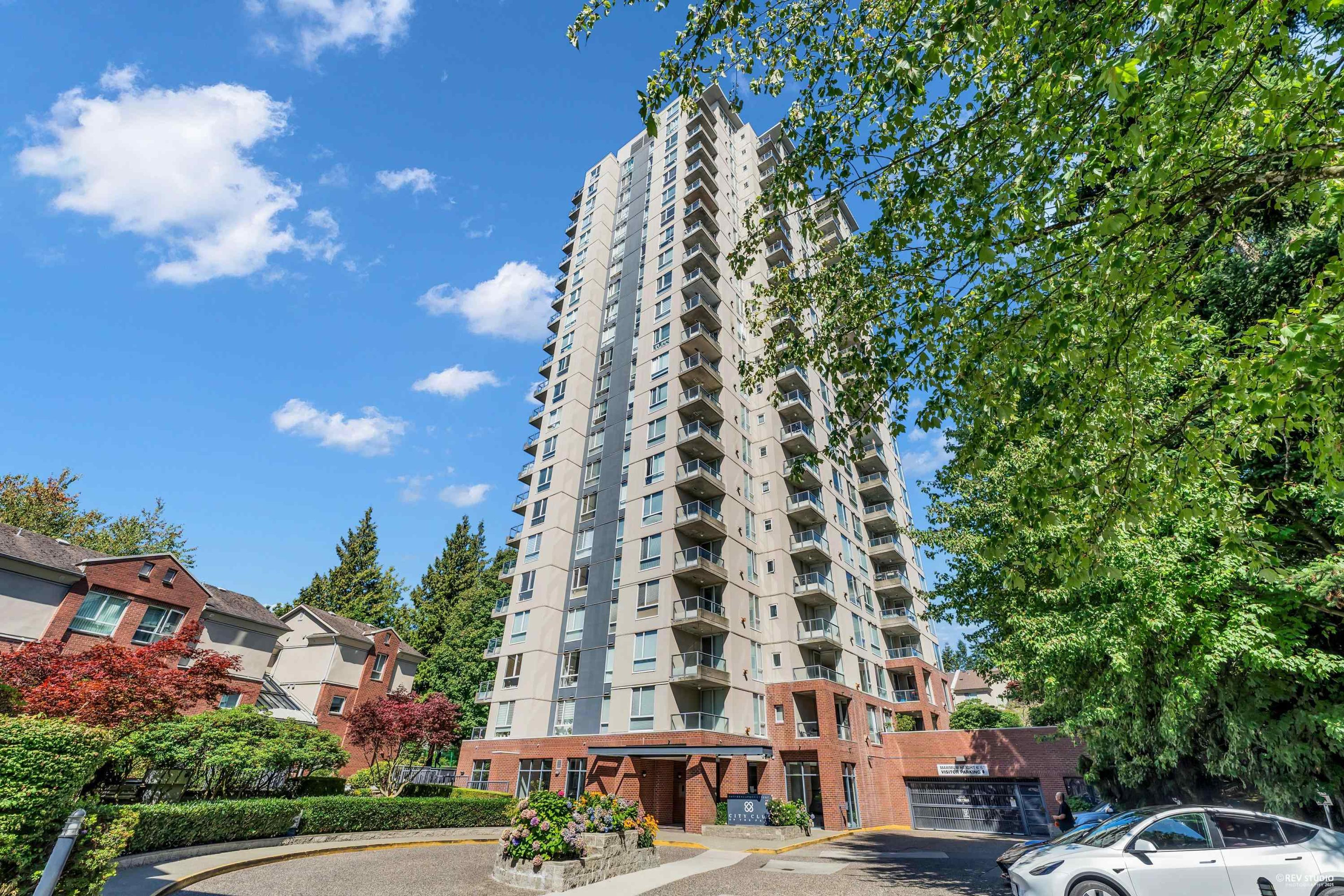 7077 Beresford Street, Burnaby - Exteriors - Photo 1