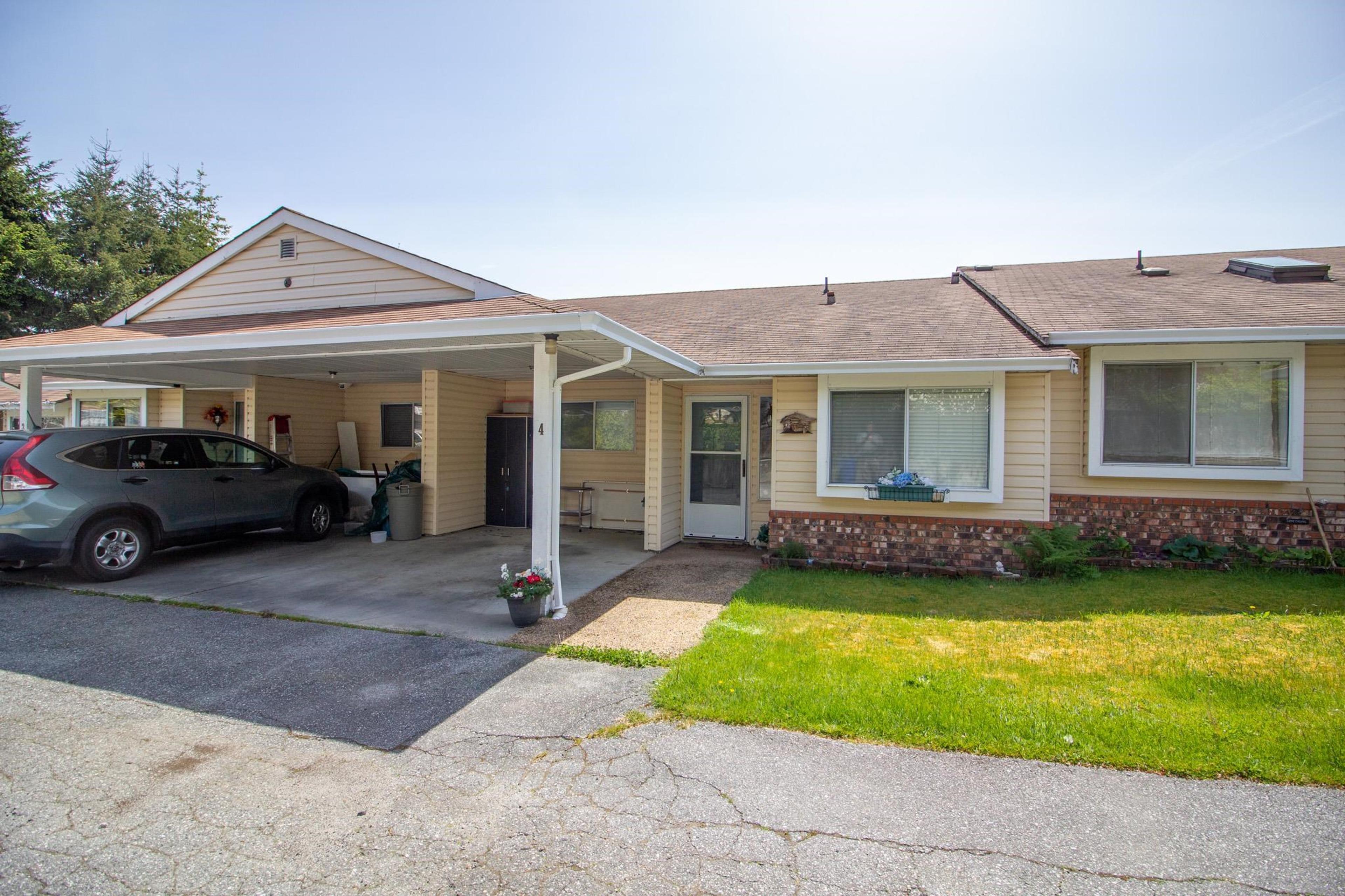 815 North Road, Gibsons - Exteriors - Full Complex View - Photo 2