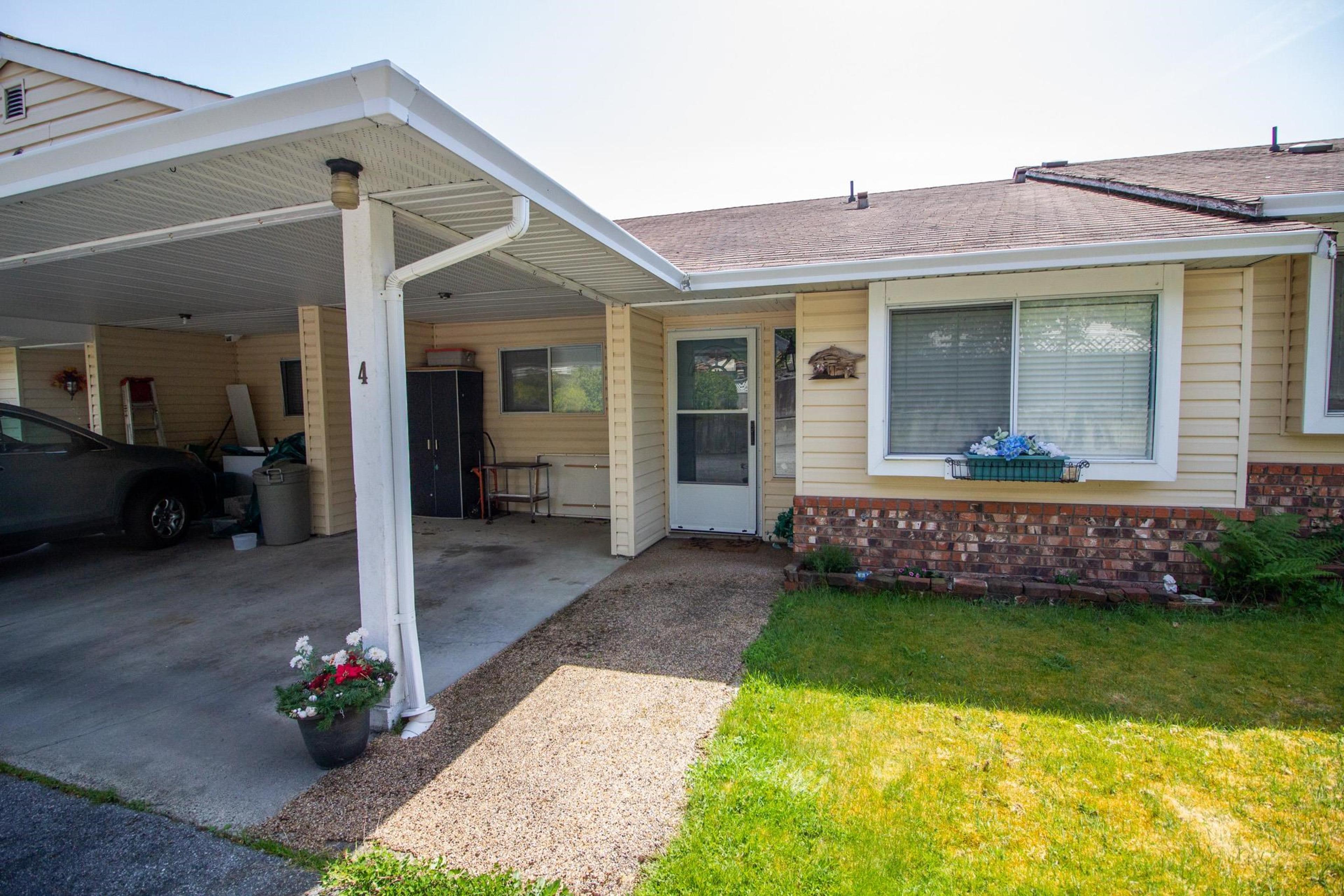 815 North Road, Gibsons - Exteriors - Photo 3