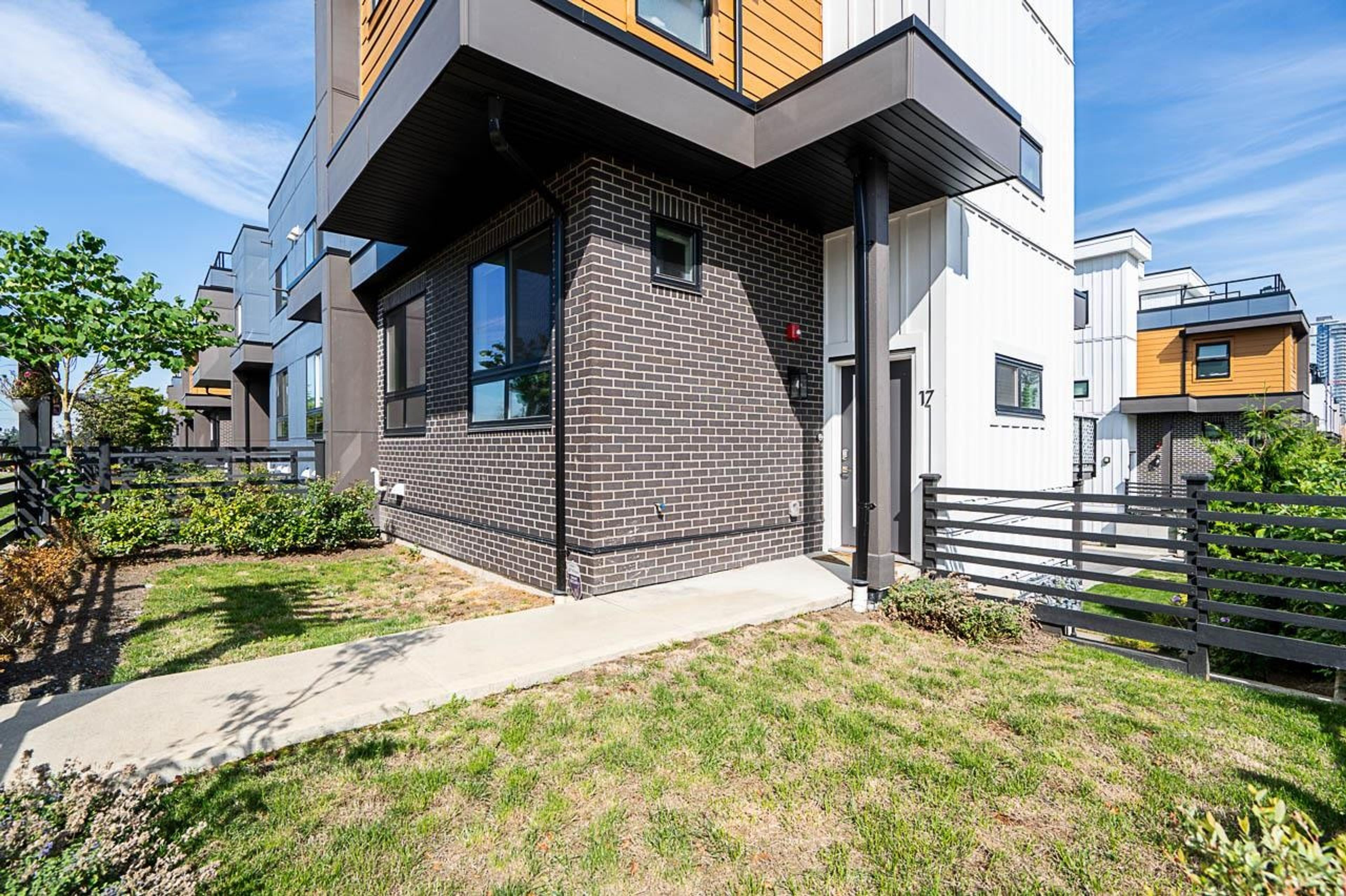 20057 82 Avenue, Langley - Exteriors - Photo 2