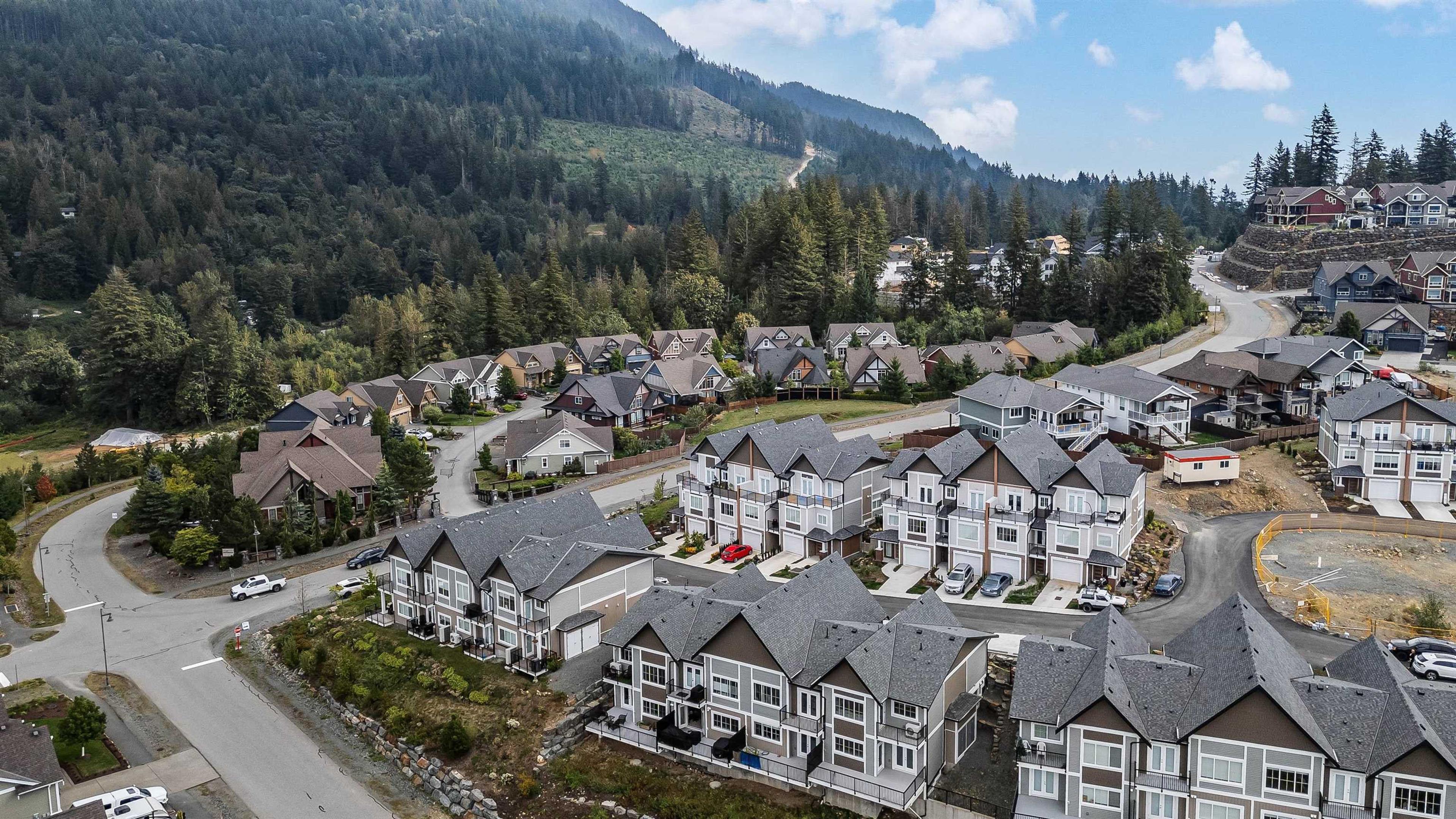 1928 Woodside Boulevard, Agassiz - Exteriors - Full Complex View, Drone/Aerial View - Photo 3
