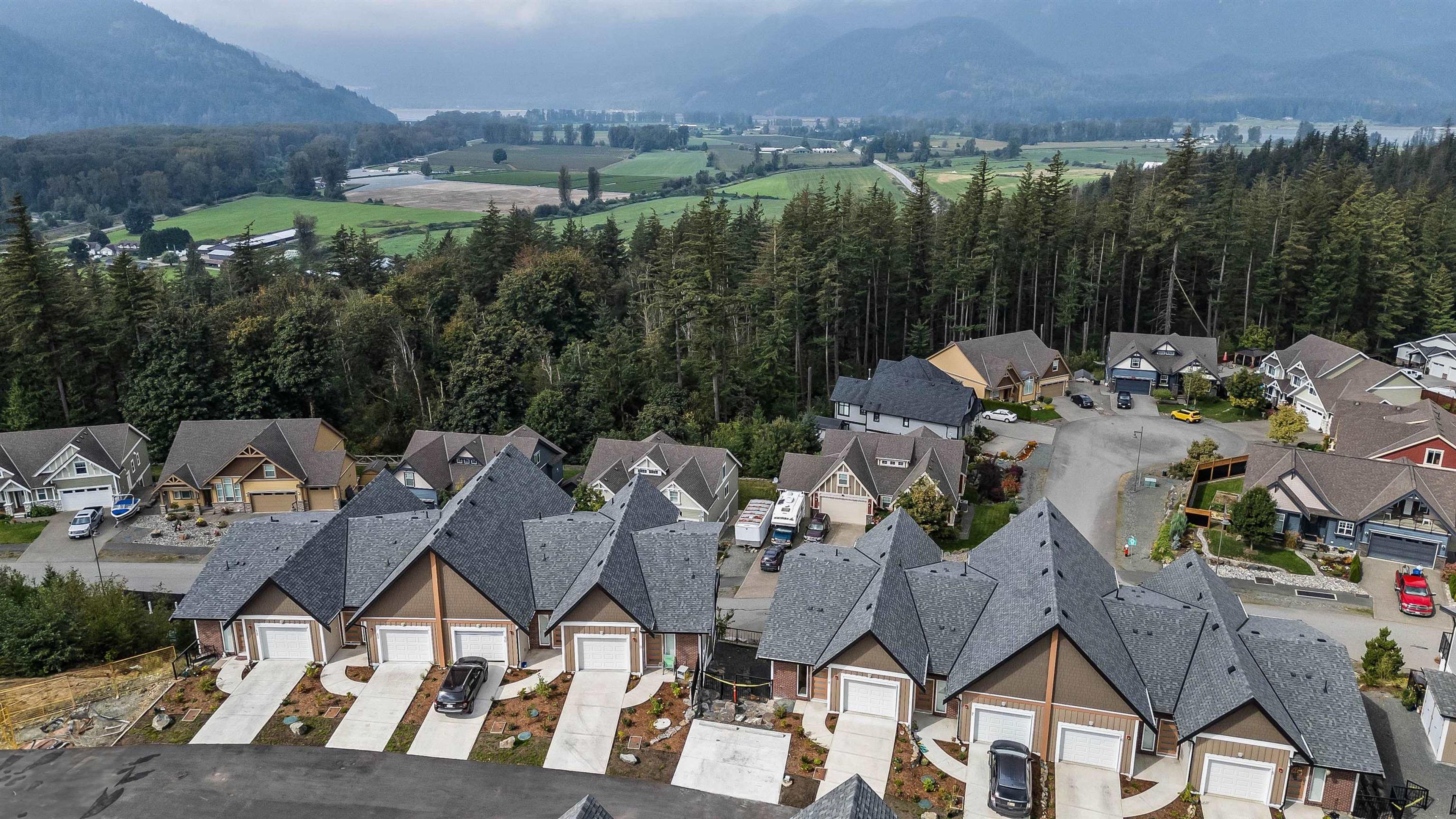 1928 Woodside Boulevard, Agassiz - Exteriors - Full Complex View, Drone/Aerial View - Photo 5