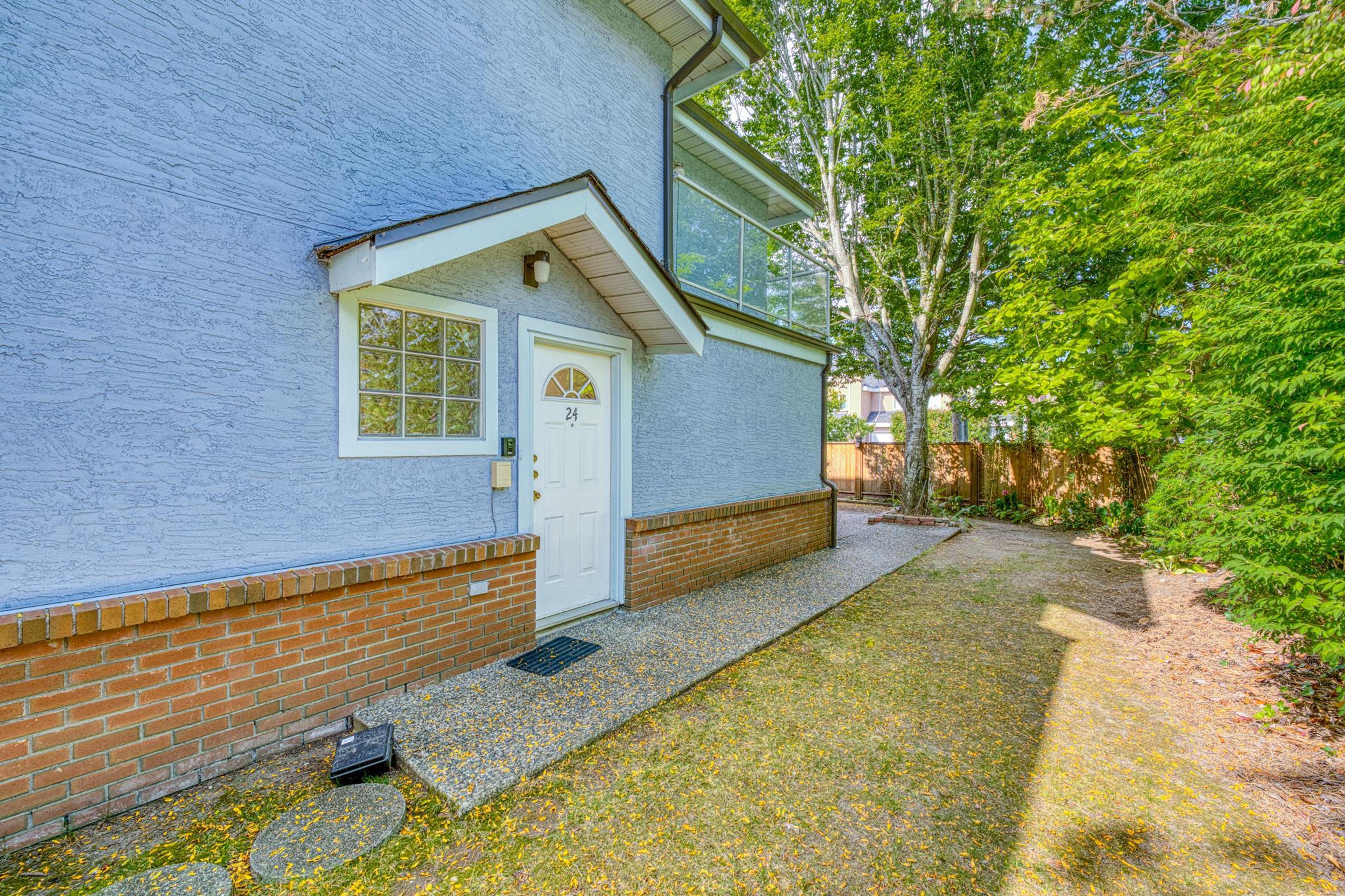 8780 Bennett Road, Richmond - Exteriors - Photo 2