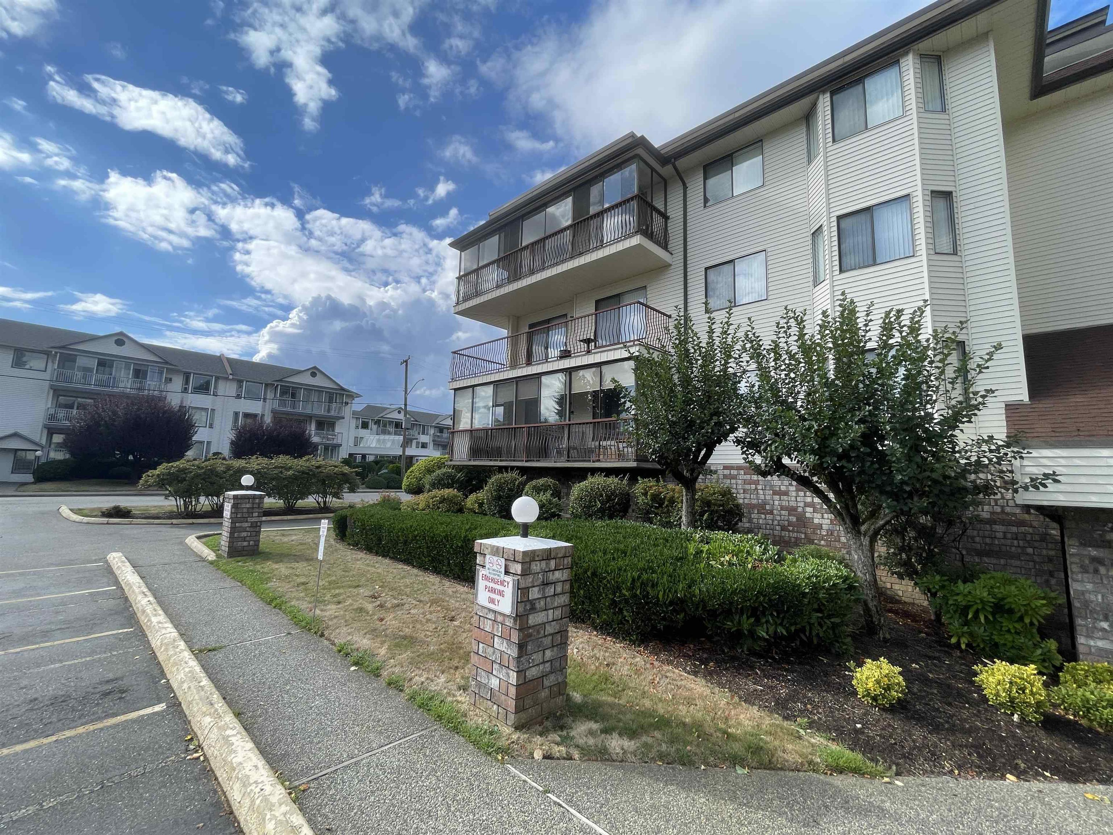 2414 Church Street, Abbotsford - Exteriors - Photo 2