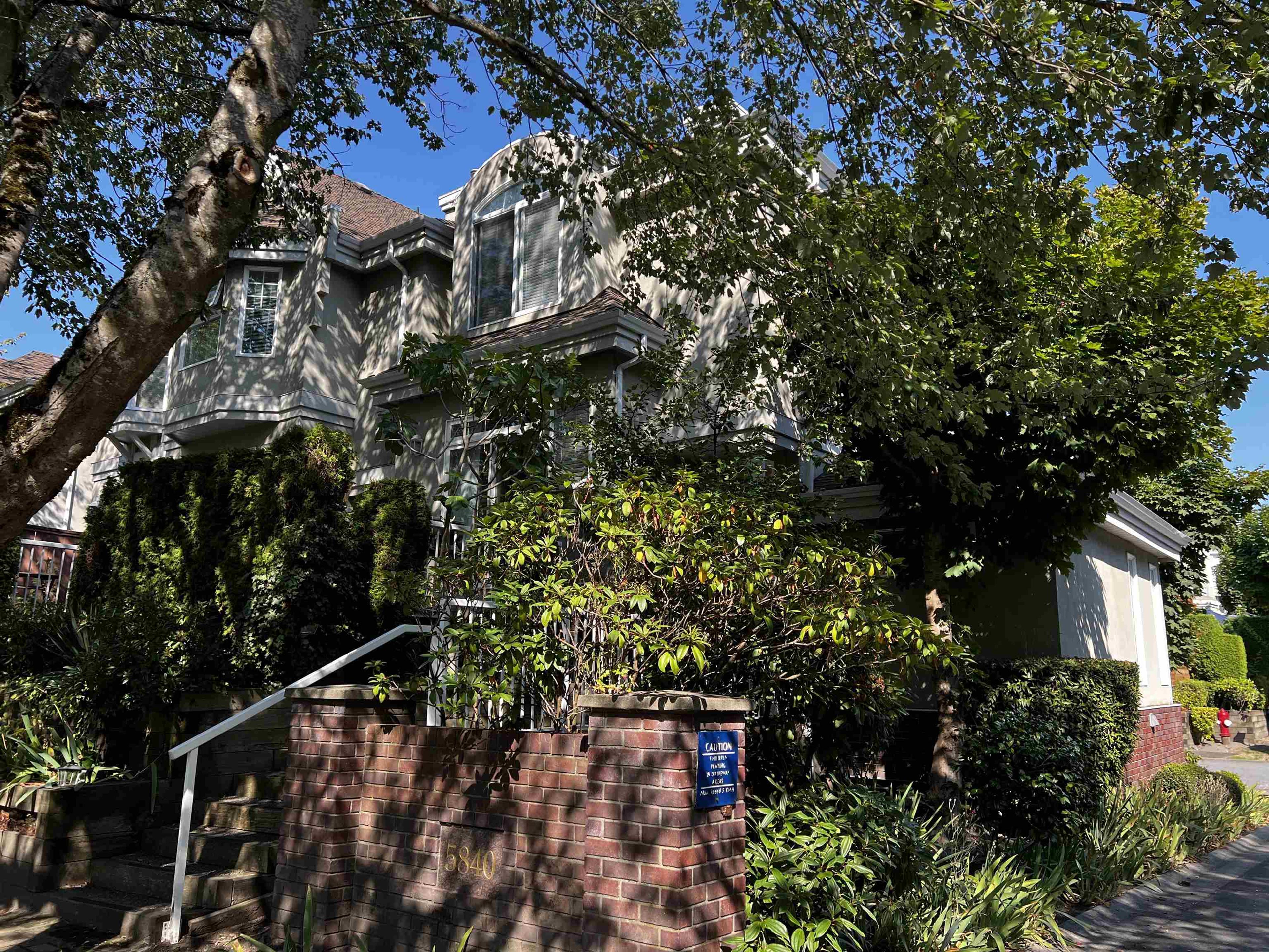 5840 Dover Crescent, Richmond - Exteriors - Photo 3