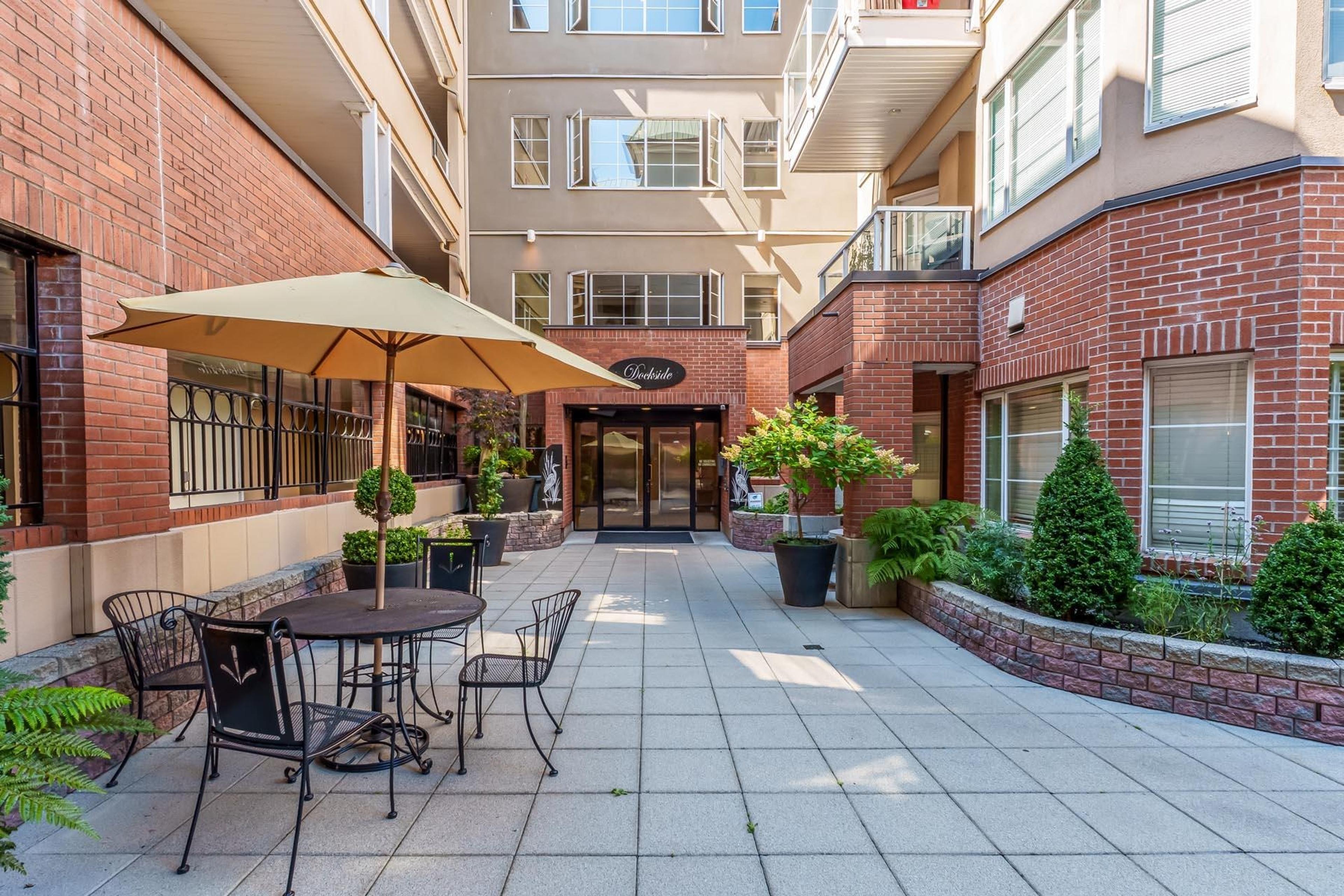 12 K De K Court, New Westminster - Exteriors - Photo 1