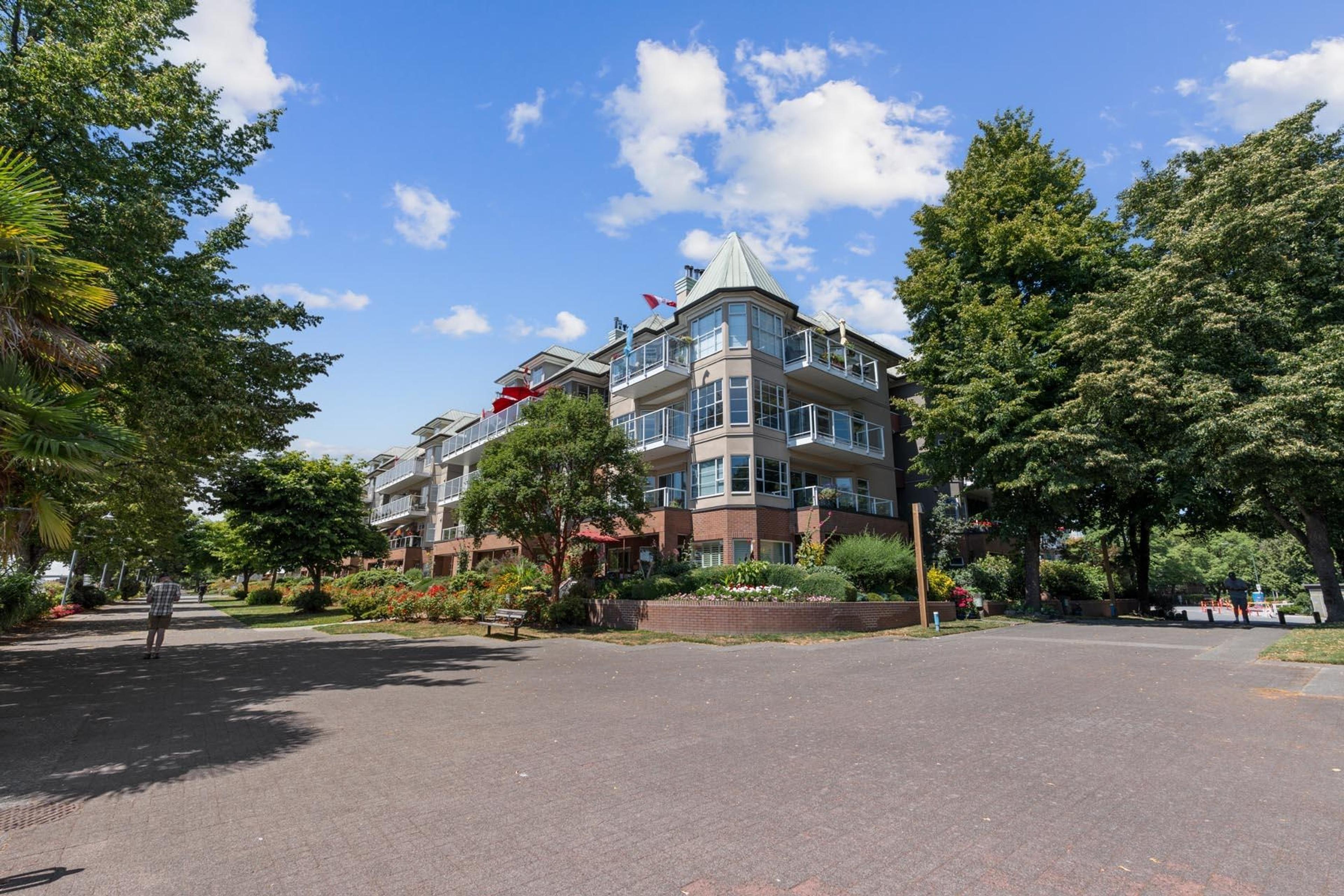 12 K De K Court, New Westminster - Exteriors - Full Complex View - Photo 2