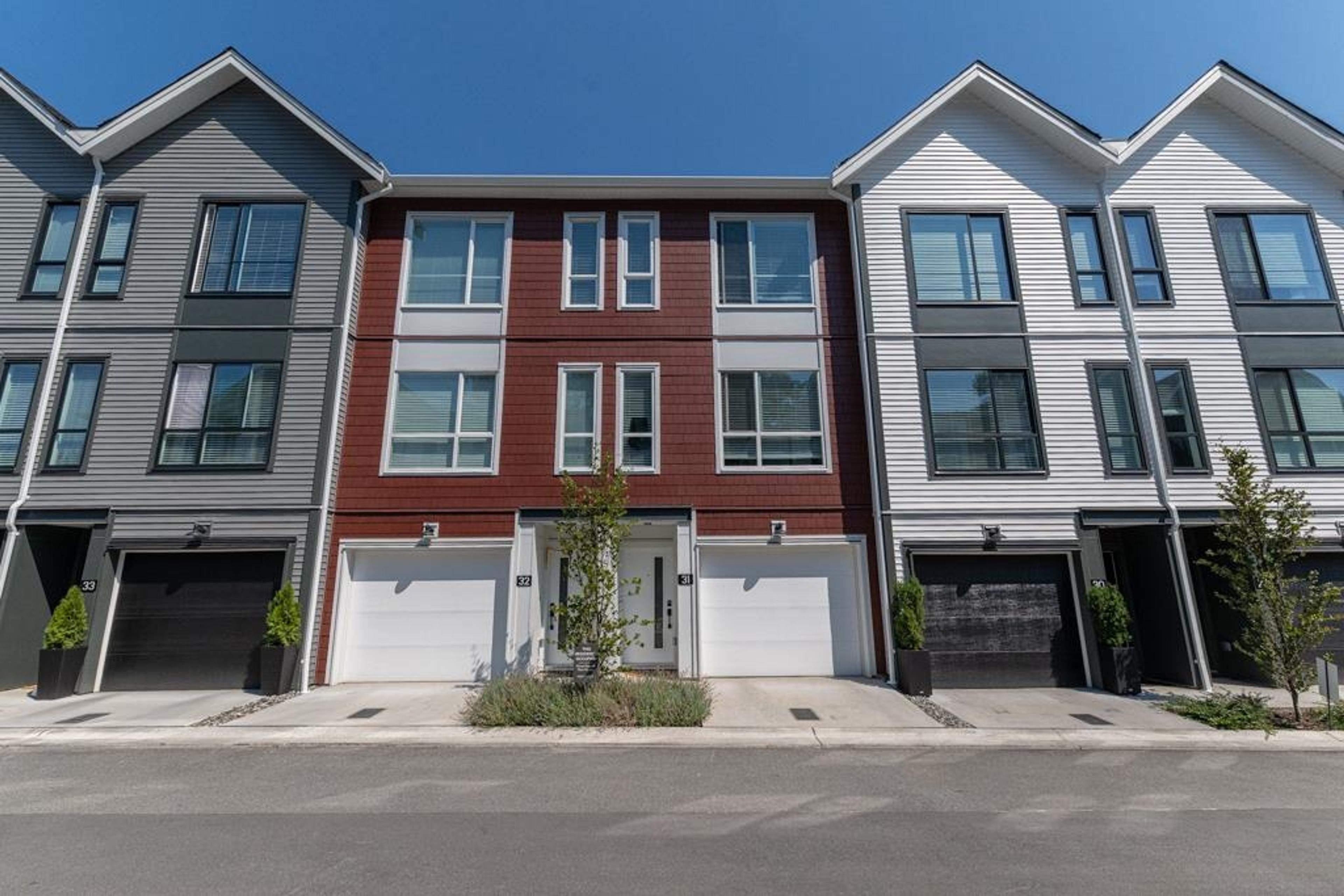 2886 Montrose Avenue, Abbotsford - Exteriors - Full Complex View - Photo 3