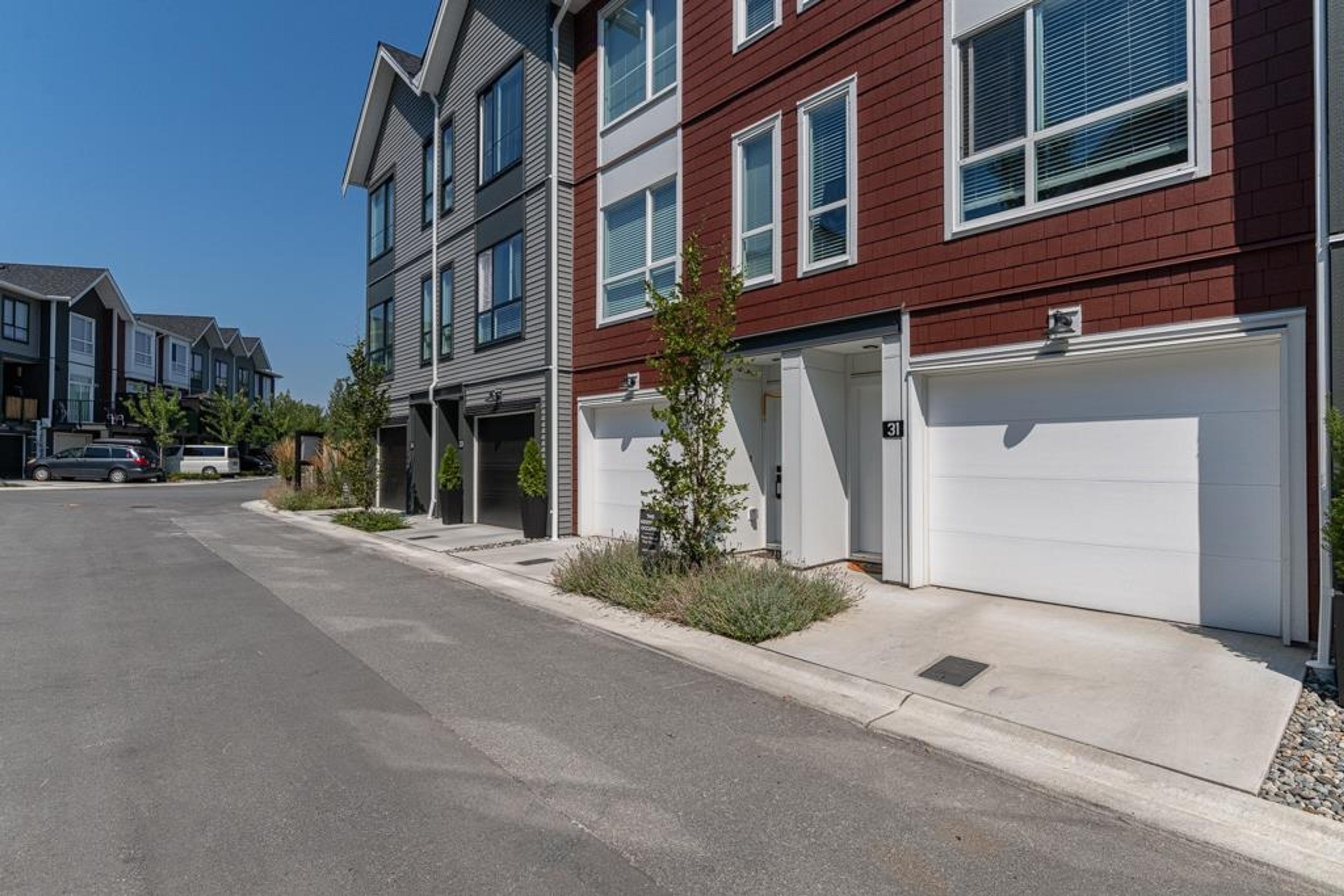 2886 Montrose Avenue, Abbotsford - Exteriors - Full Complex View - Photo 4