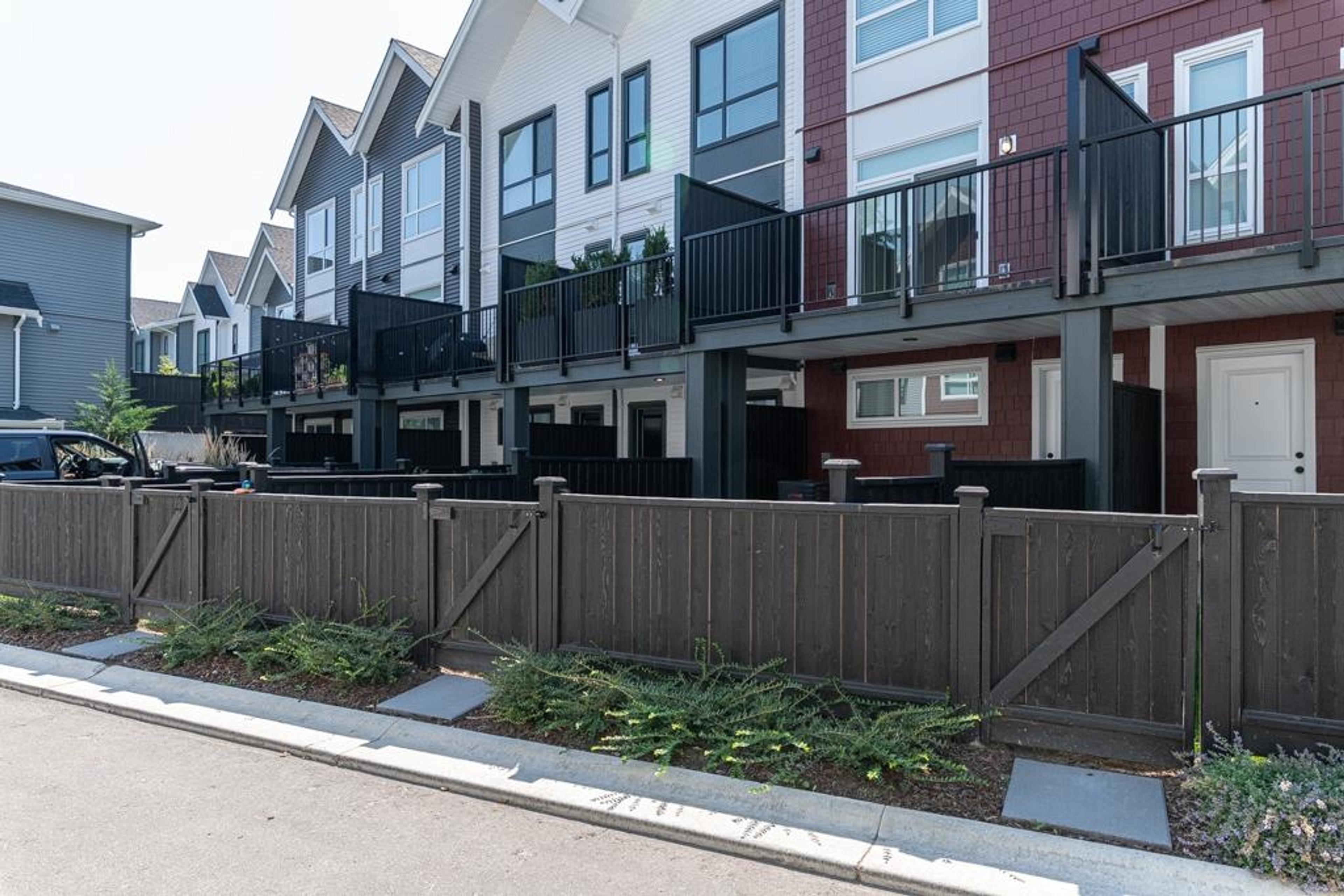 2886 Montrose Avenue, Abbotsford - Exteriors - Full Complex View - Photo 5