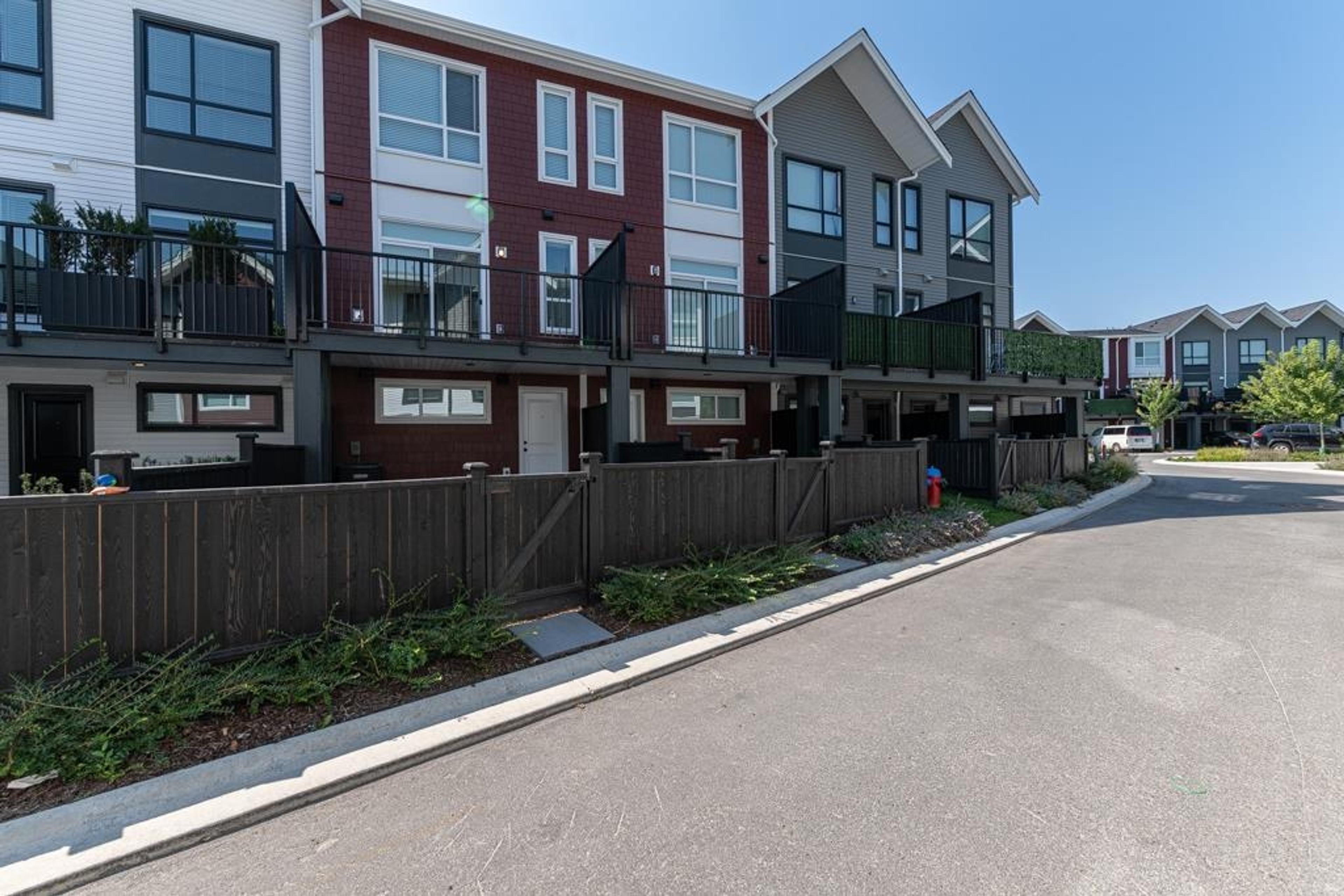 2886 Montrose Avenue, Abbotsford - Exteriors - Full Complex View - Photo 6