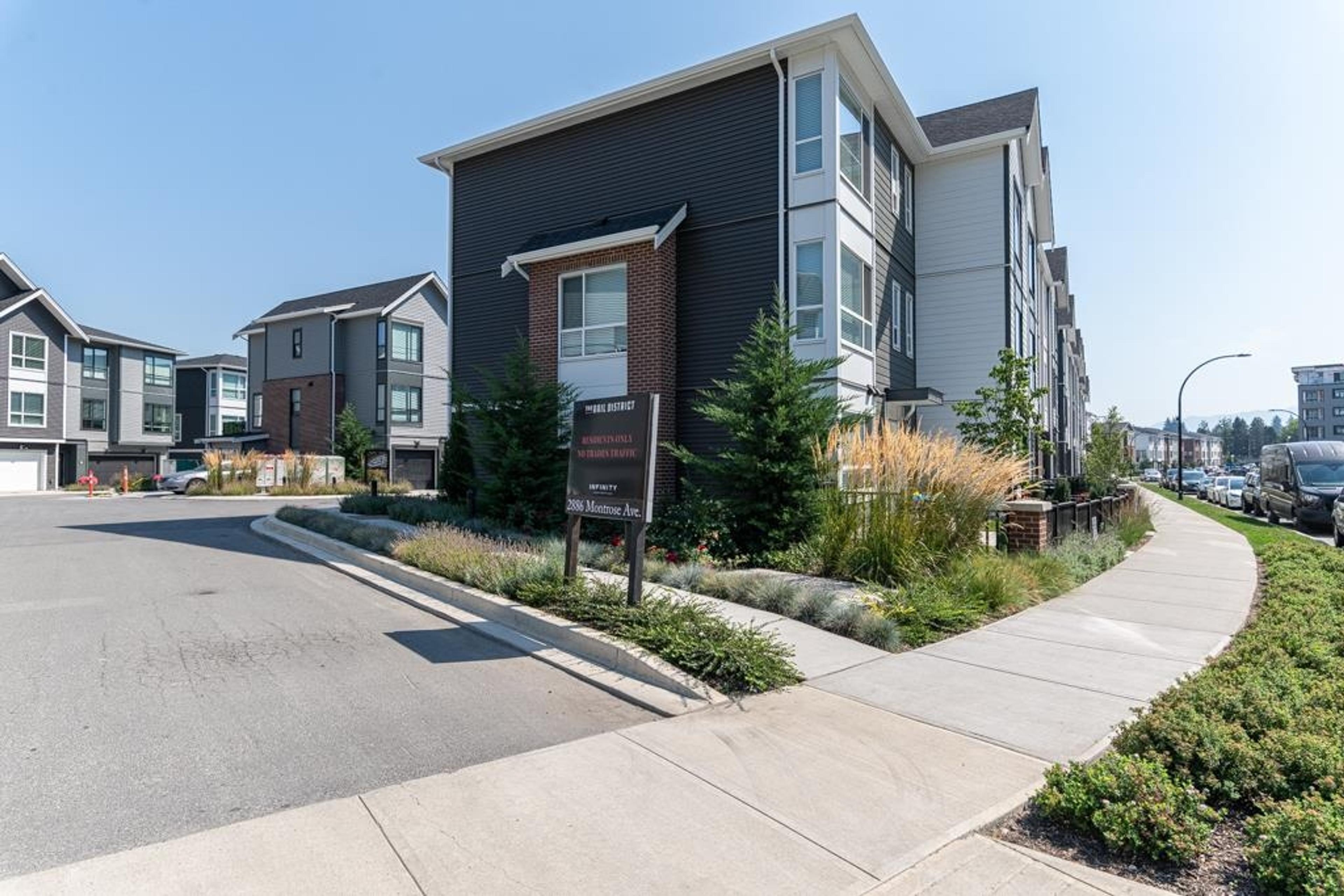 2886 Montrose Avenue, Abbotsford - Exteriors - Full Complex View - Photo 10