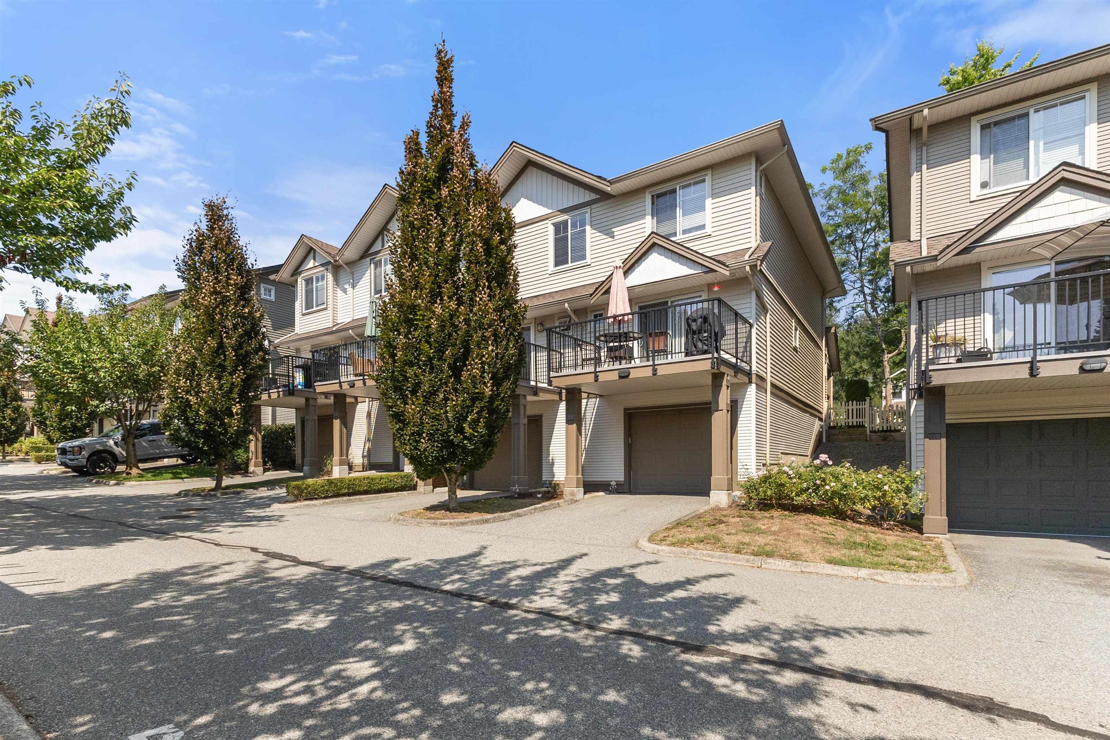 4401 Blauson Boulevard, Abbotsford - Exteriors - Full Complex View - Photo 4