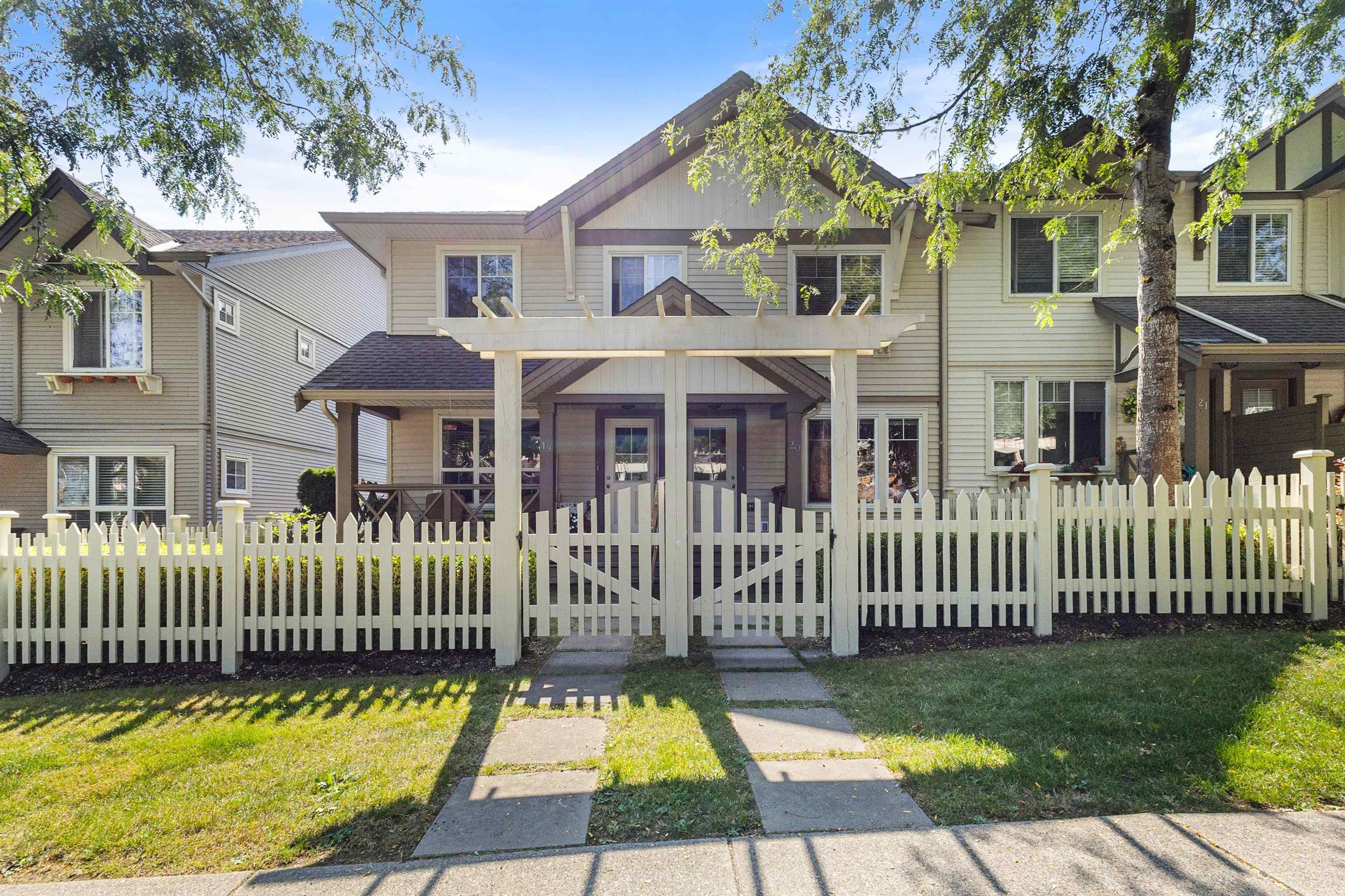 4401 Blauson Boulevard, Abbotsford - Exteriors - Full Complex View - Photo 6