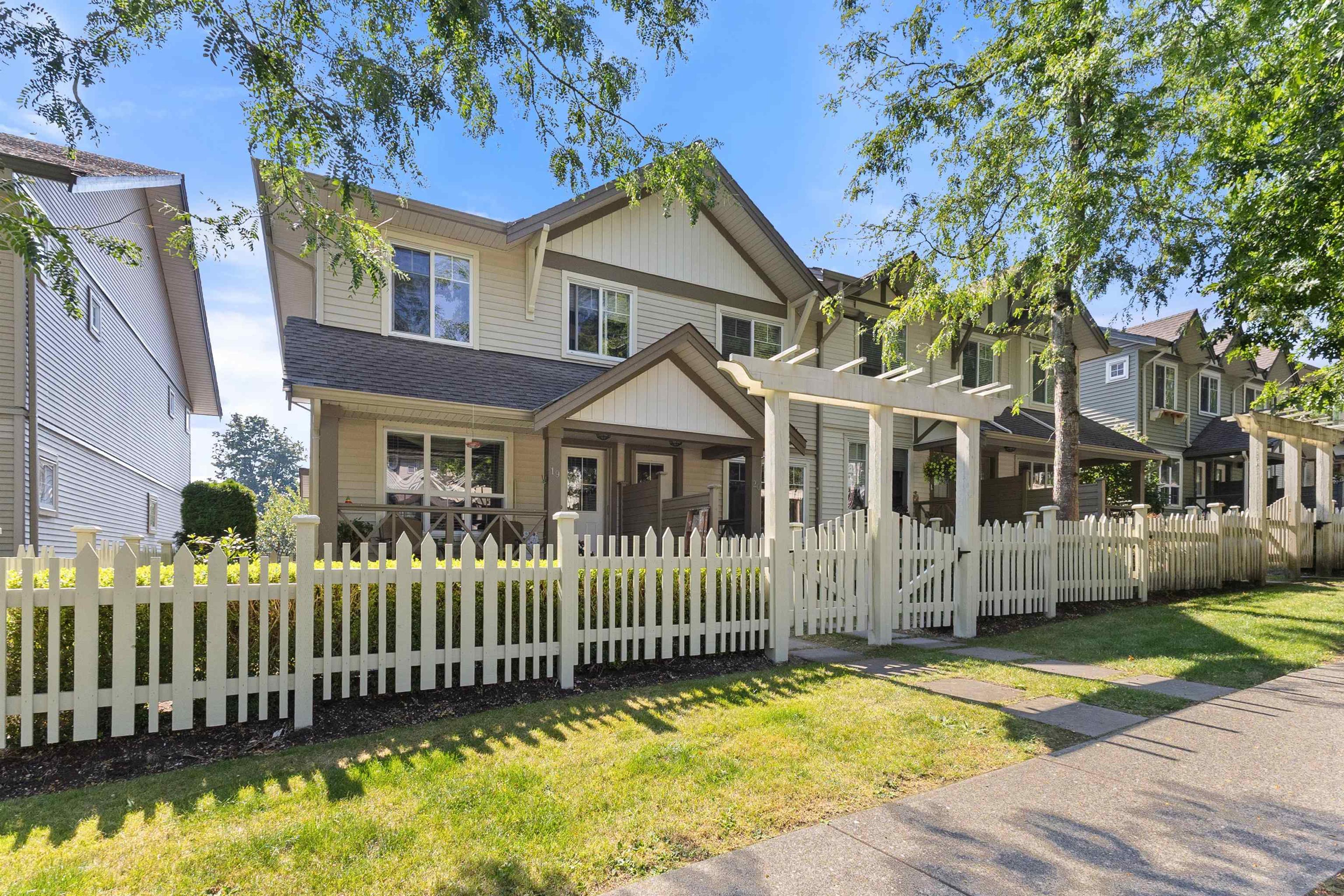 4401 Blauson Boulevard, Abbotsford - Exteriors - Full Complex View - Photo 7