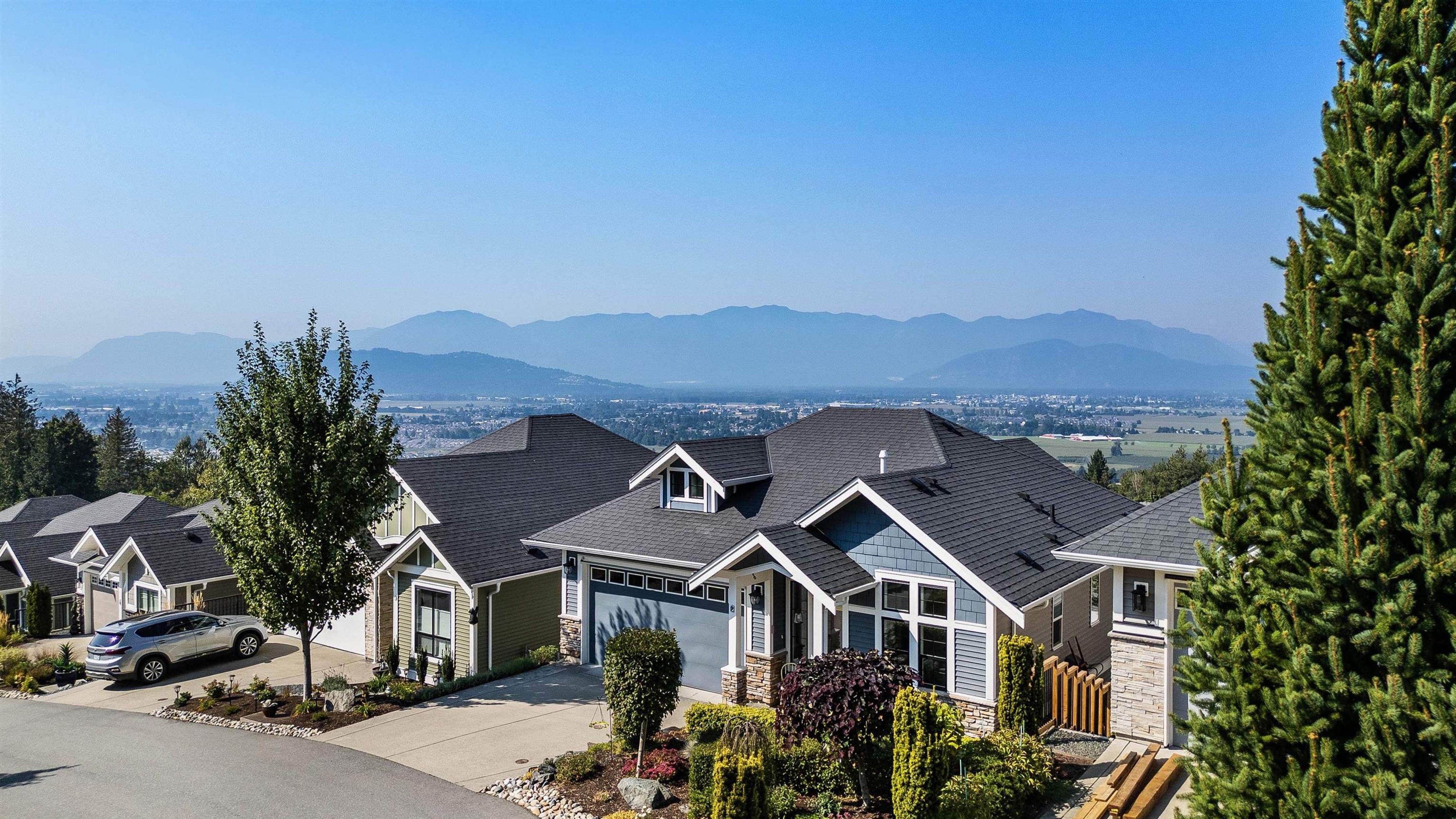 47045 Sylvan Drive, Chilliwack - Exteriors - Full Complex View - Photo 9