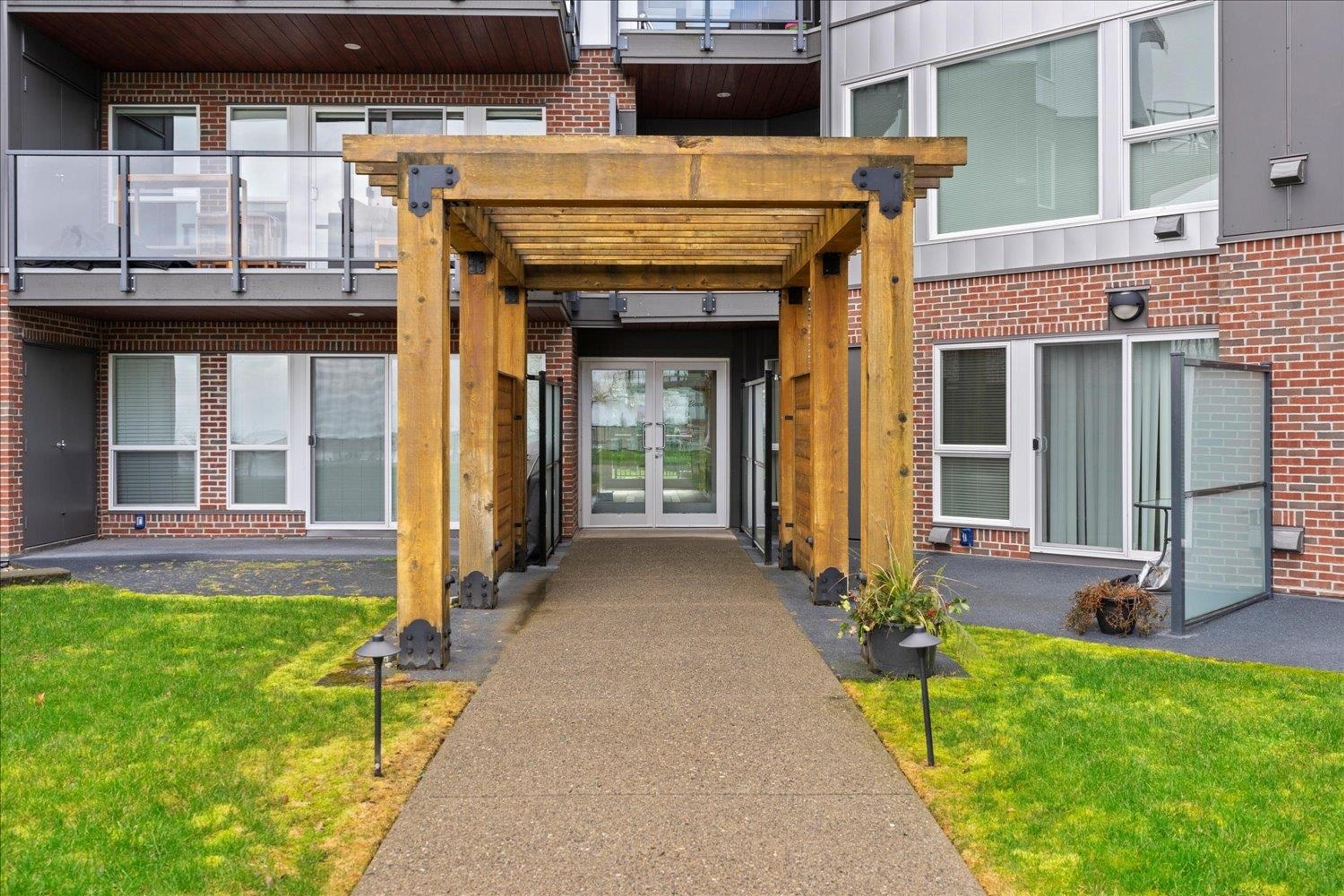 378 Esplanade Avenue, Harrison Hot Springs - Exteriors - Photo 3