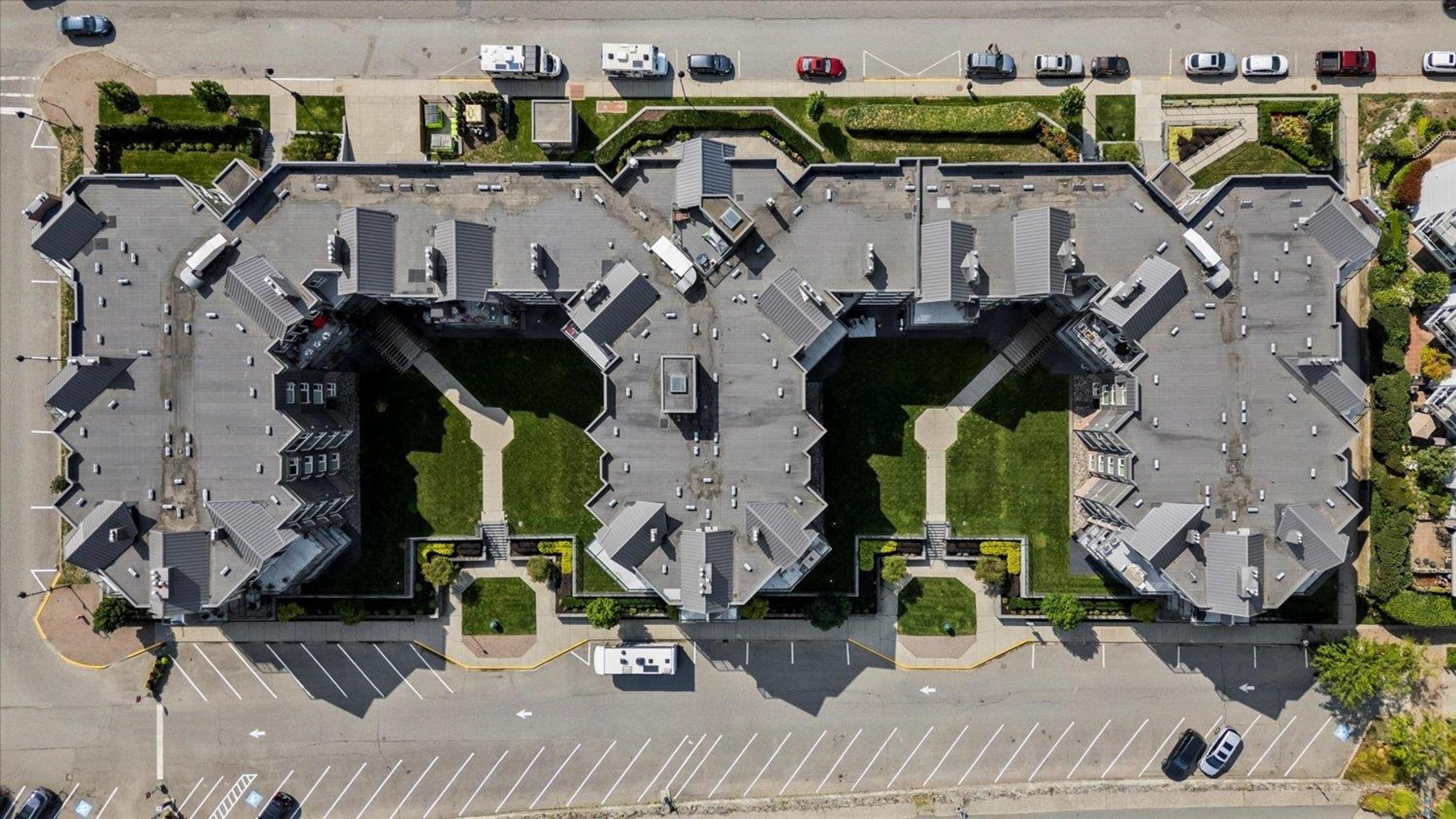 378 Esplanade Avenue, Harrison Hot Springs - Exteriors - Full Complex View, Drone/Aerial View - Photo 6