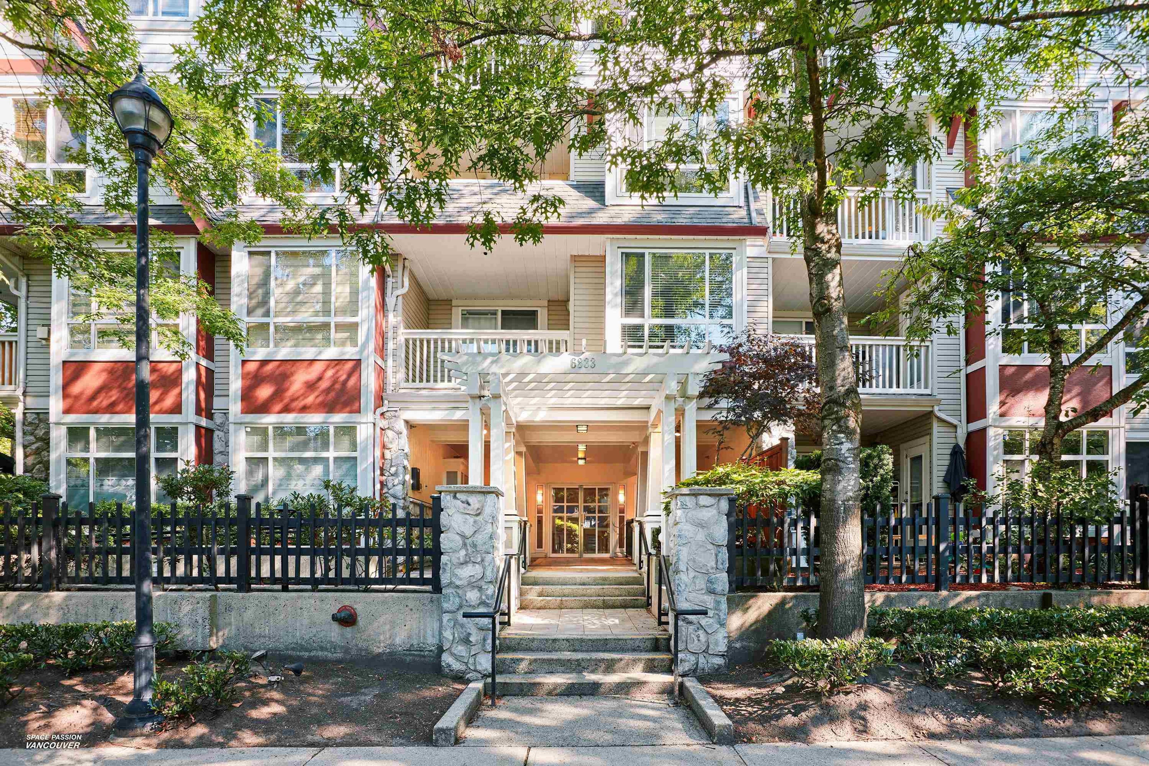 6833 Village Green, Burnaby - Exteriors - Photo 2