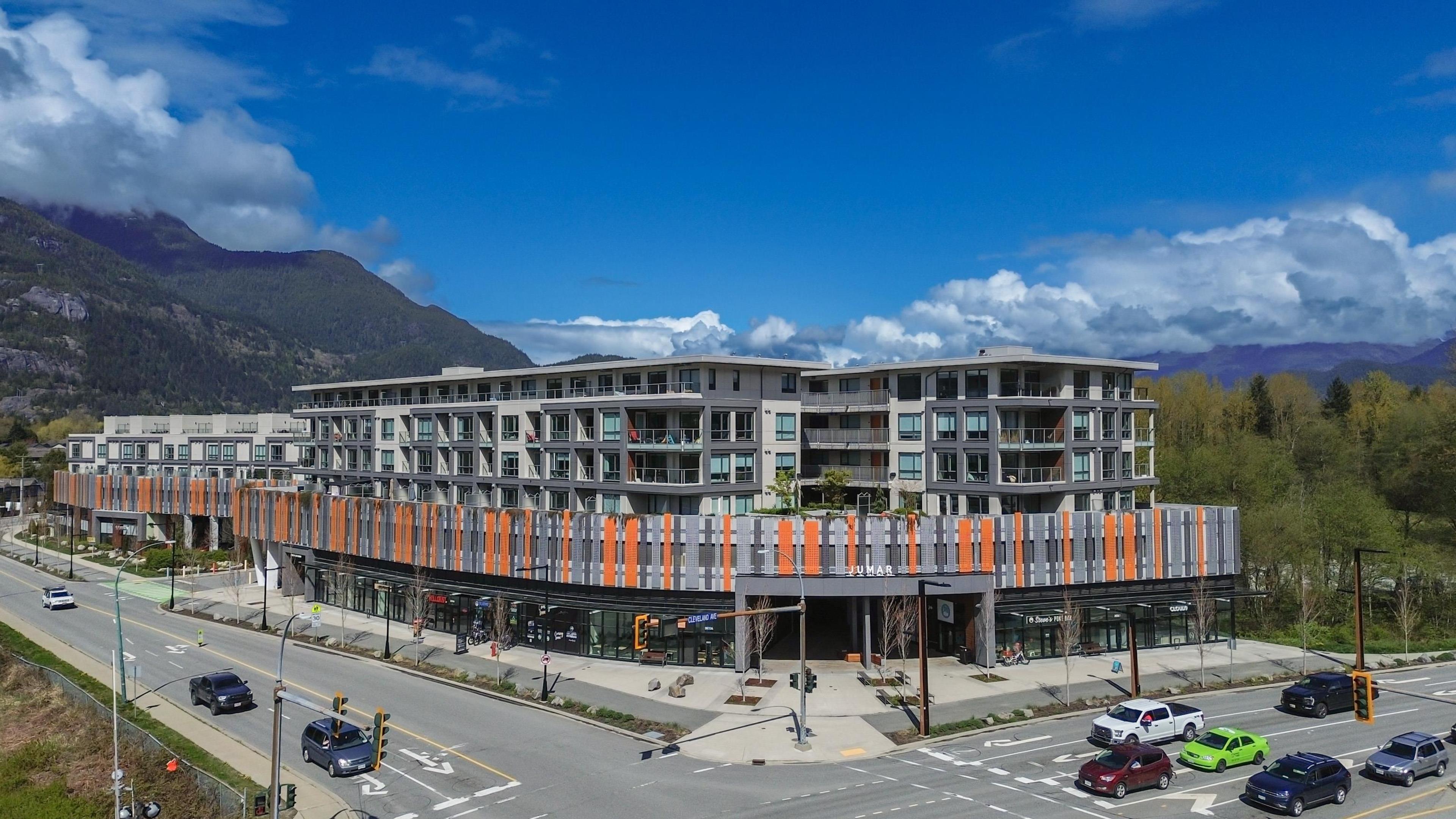 38362 Buckley Avenue, Squamish - Exteriors - Full Complex View - Photo 4