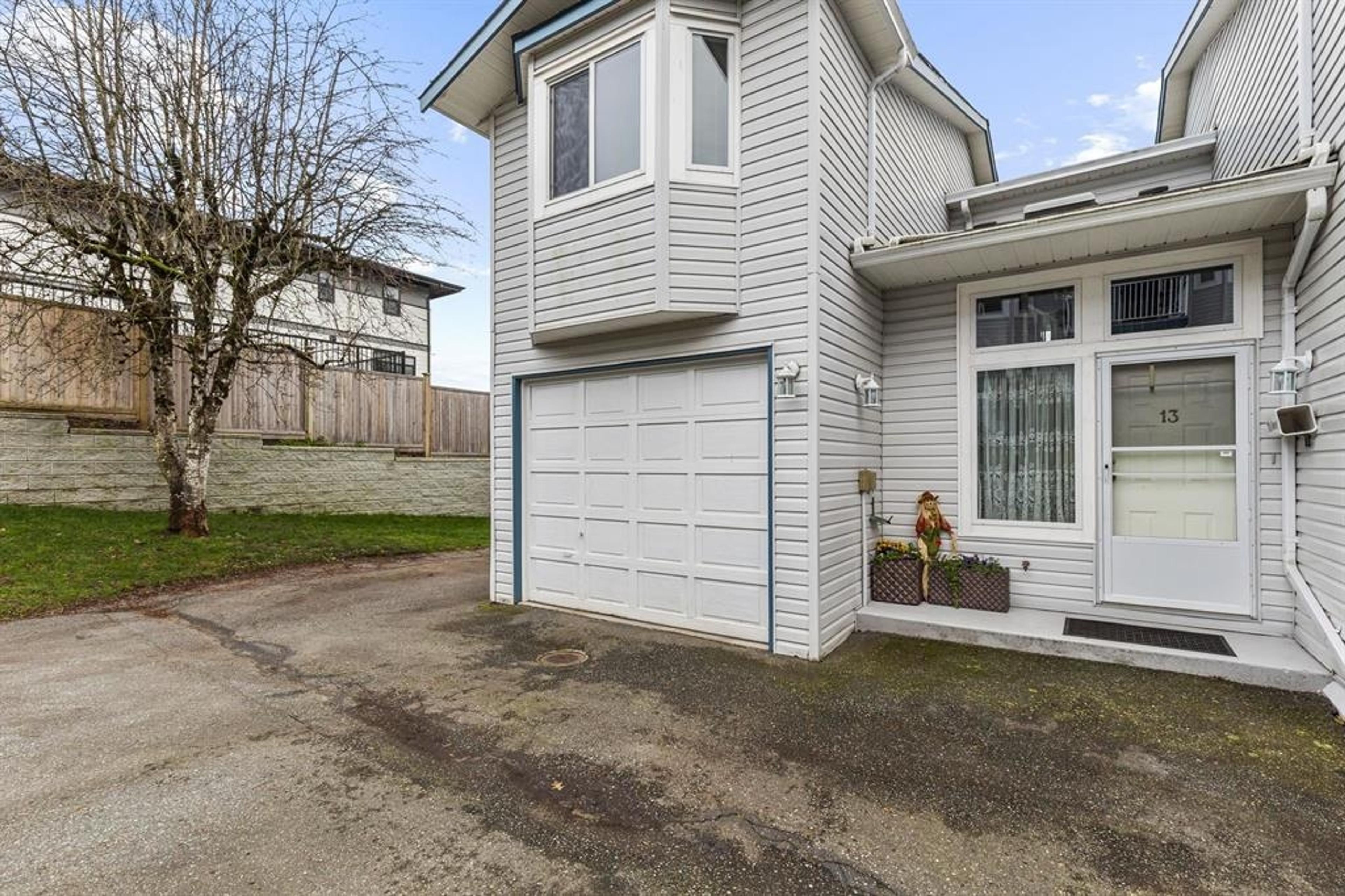 32752 4th Avenue, Mission - Exteriors - Photo 4