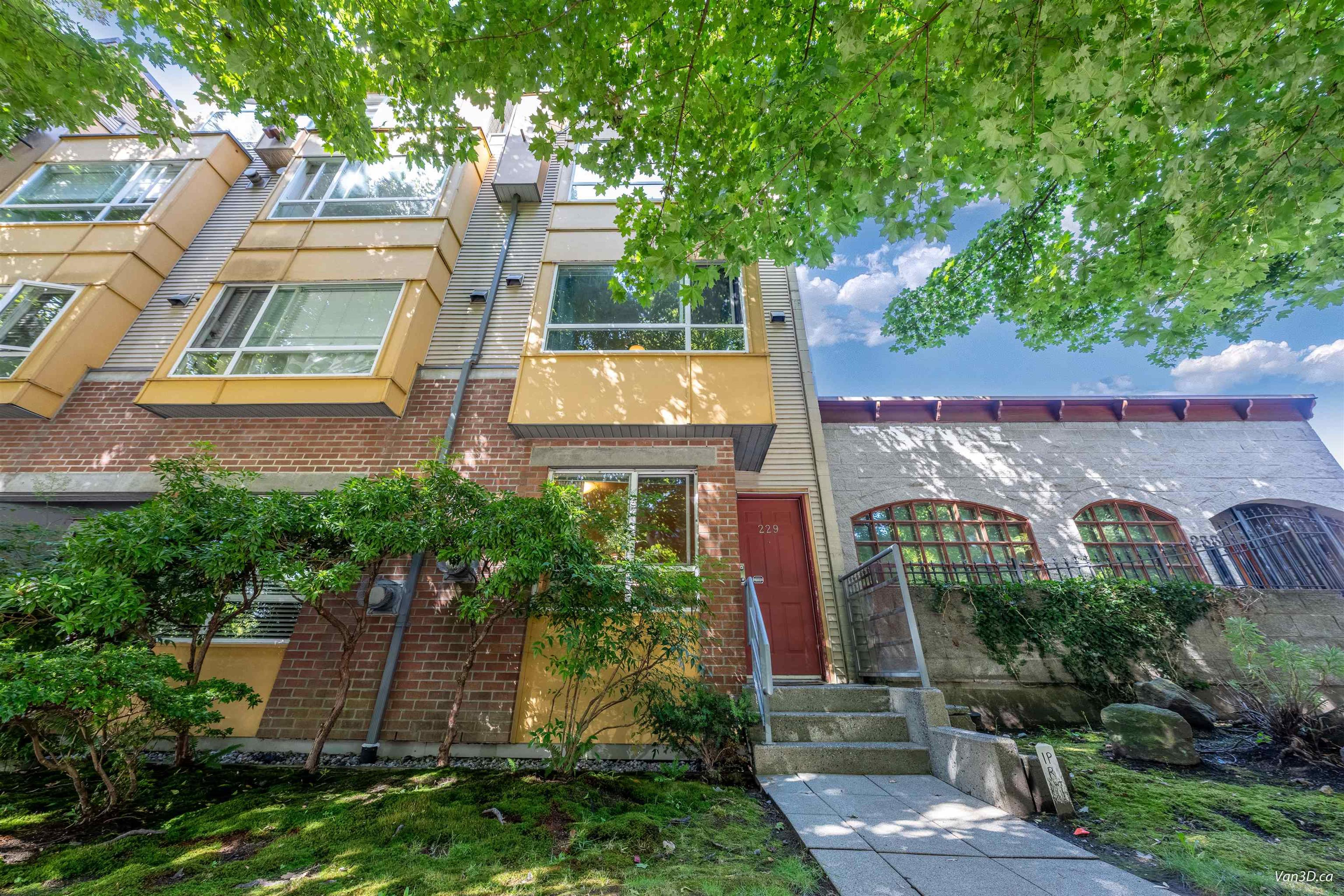 2688 Watson Street, Vancouver - Exteriors - Photo 1