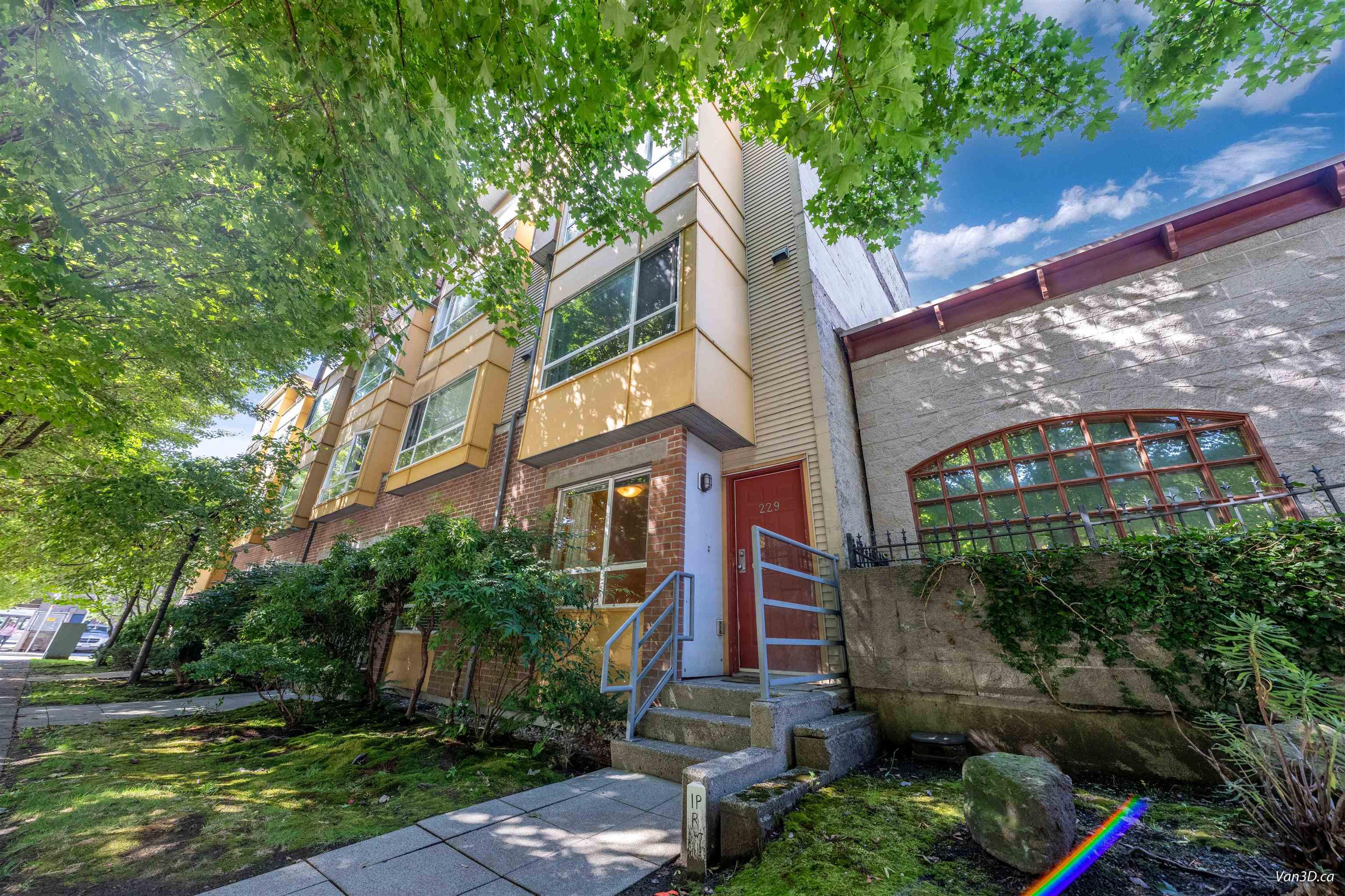 2688 Watson Street, Vancouver - Exteriors - Photo 2