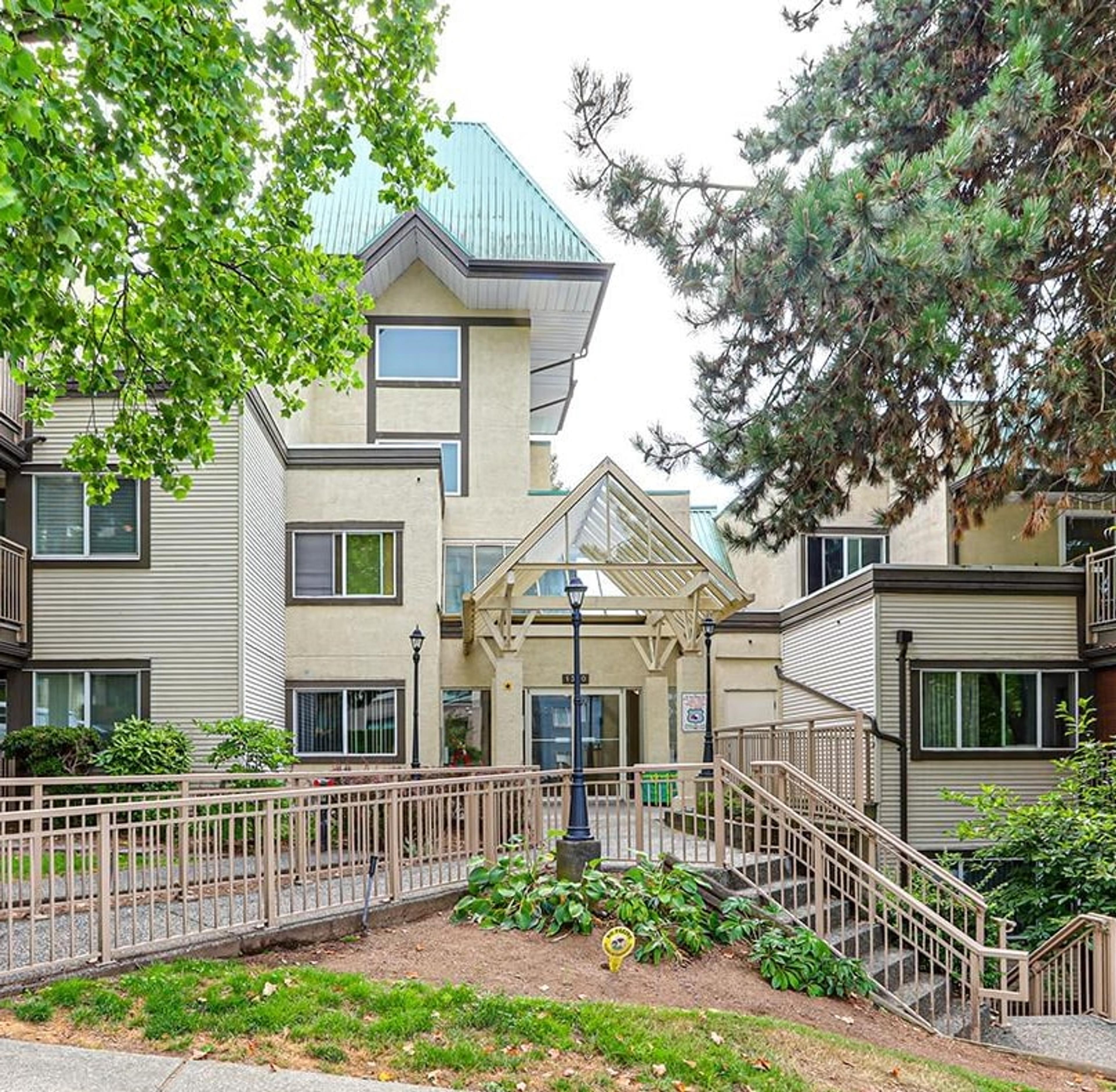 1310 Cariboo Street, New Westminster - Exteriors - Photo 1