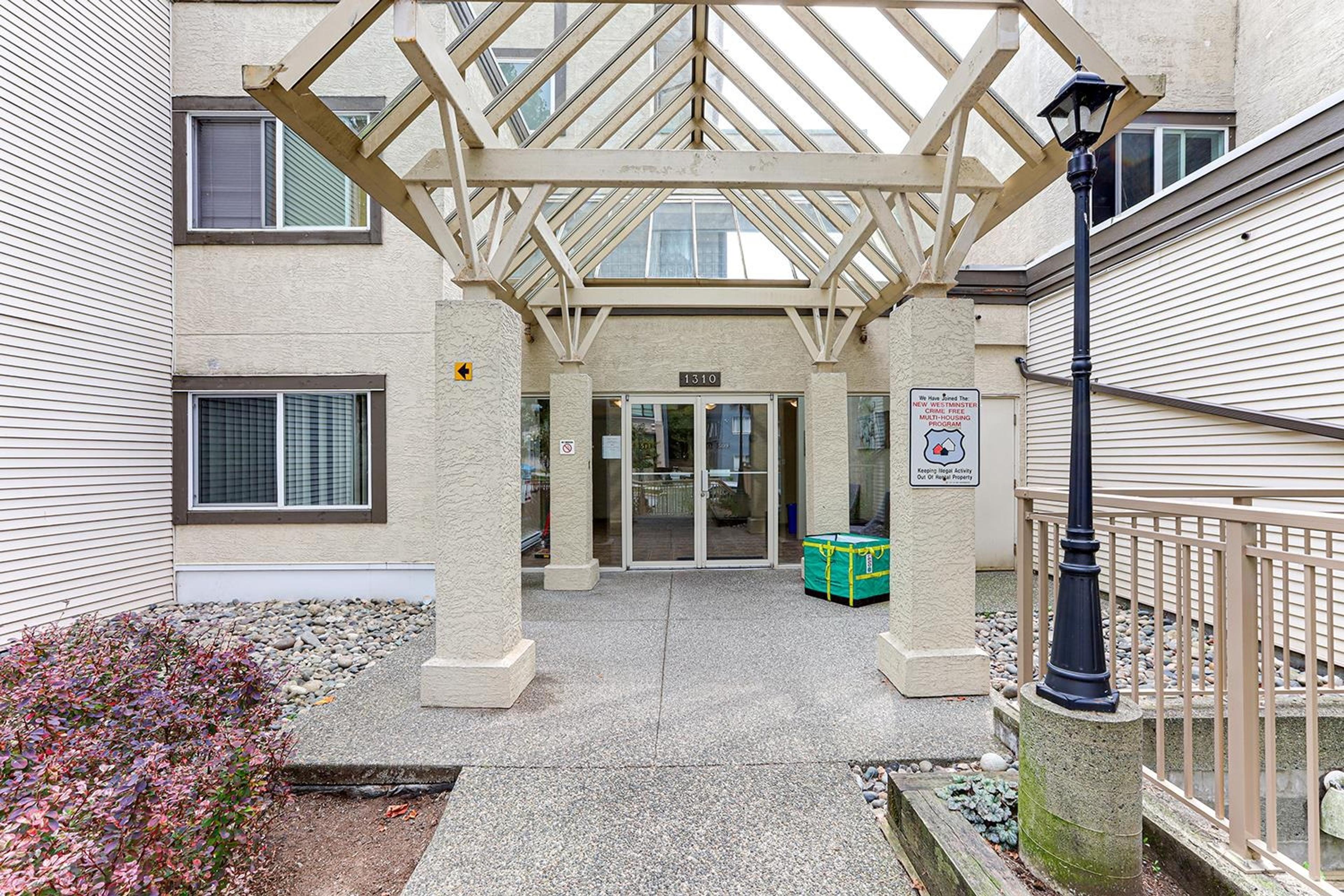 1310 Cariboo Street, New Westminster - Exteriors - Photo 4