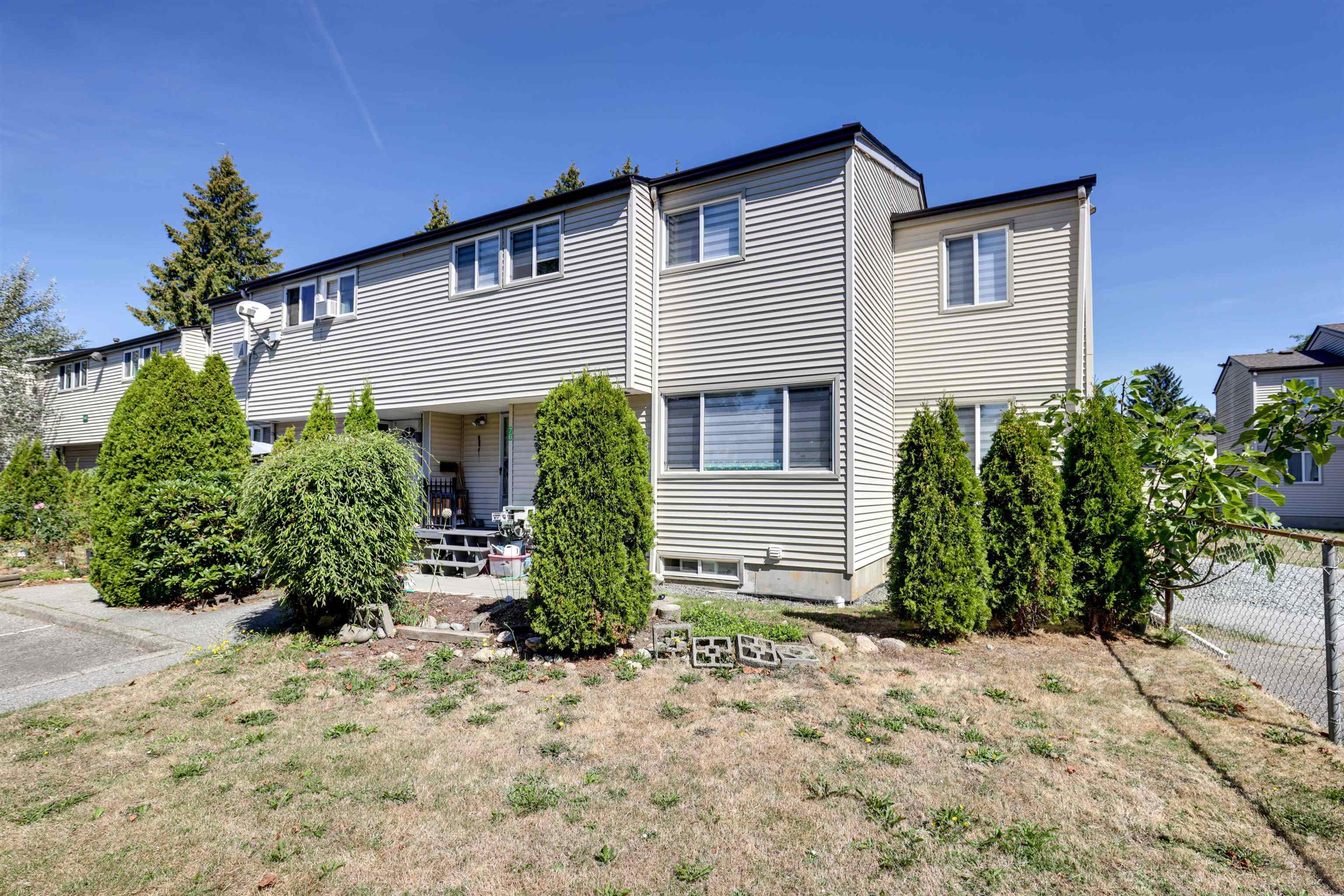 3477 E 49th Avenue, Vancouver - Exteriors - Photo 2