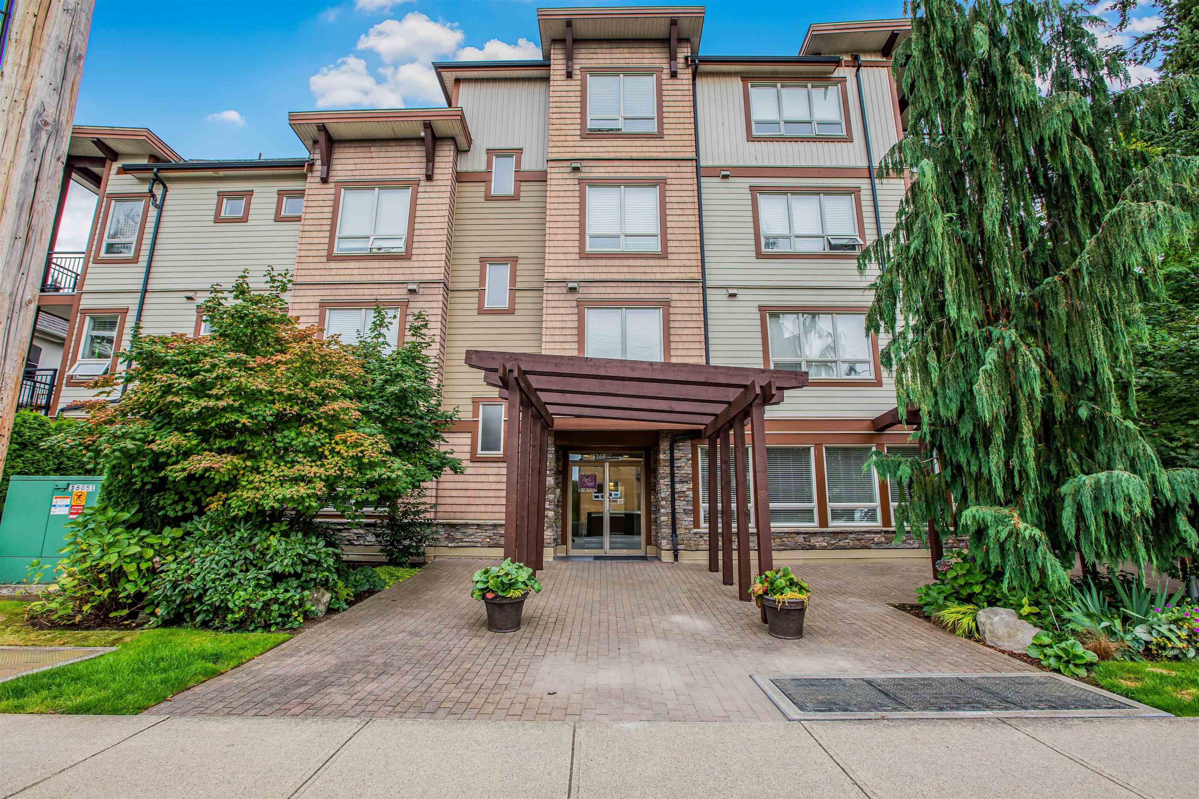 15268 18 Avenue, Surrey - Exteriors - Photo 2