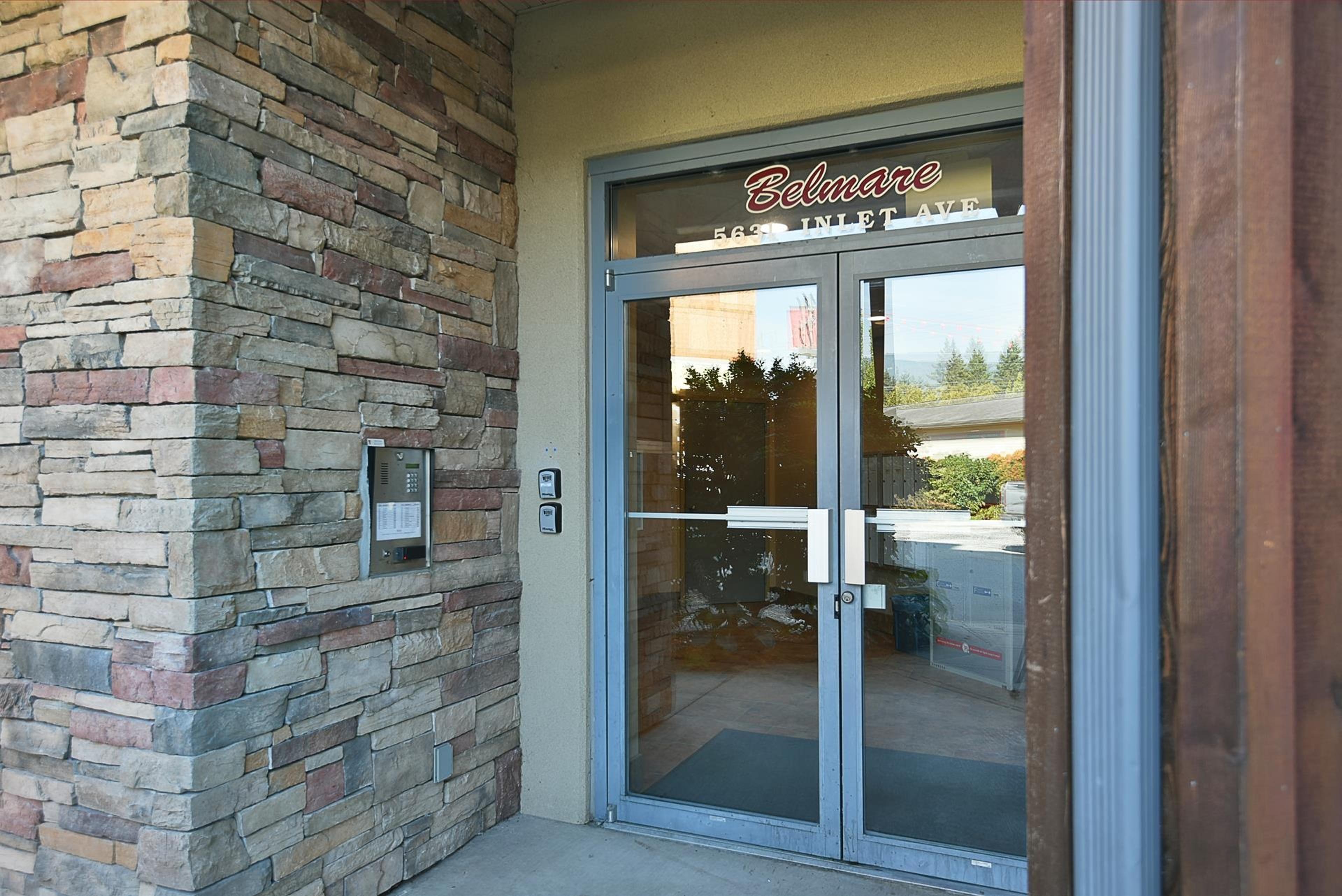 5631 Inlet Avenue, Sechelt - Exteriors - Photo 2