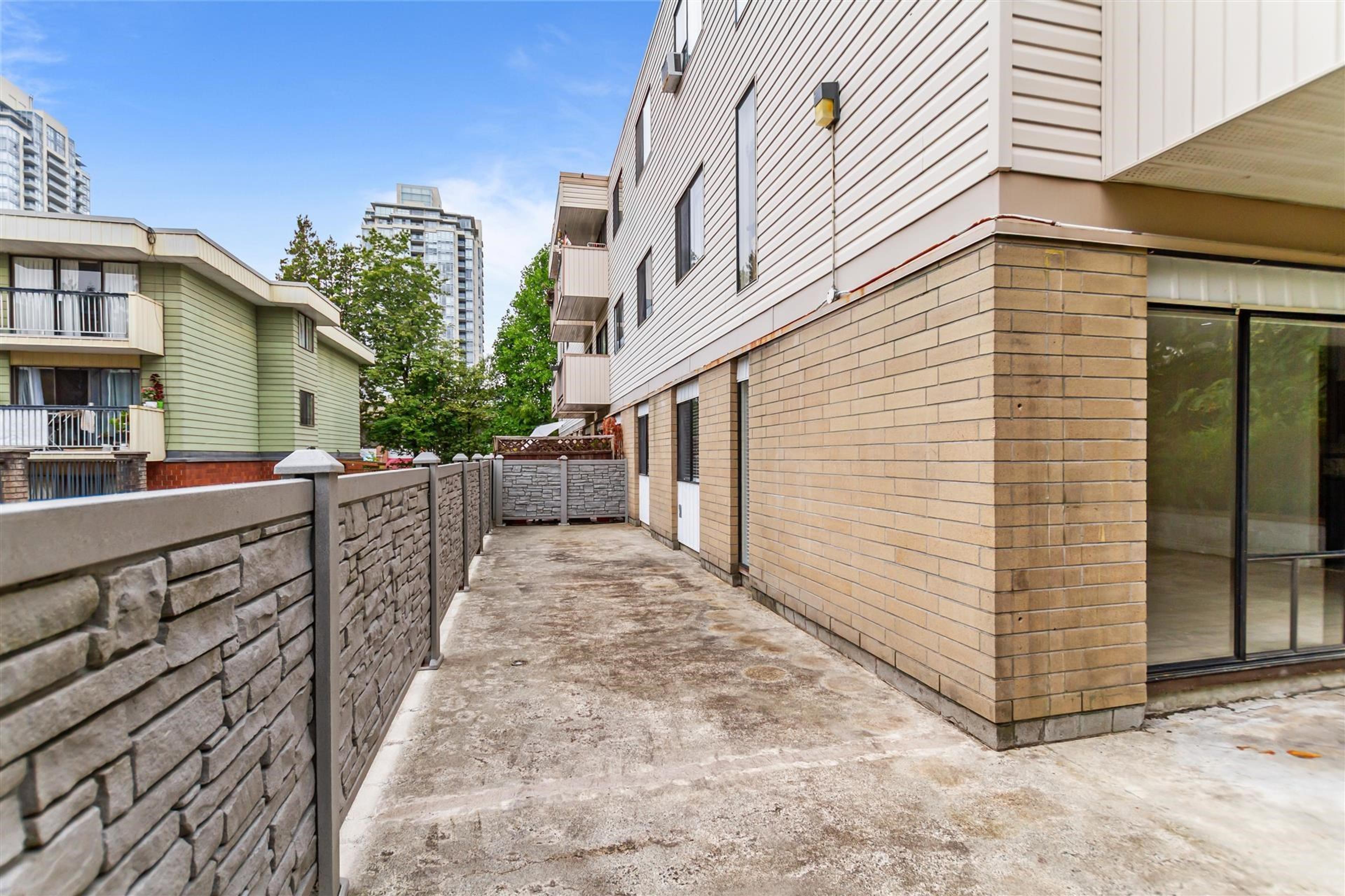 590 Whiting Way, Coquitlam - Exteriors - Photo 2