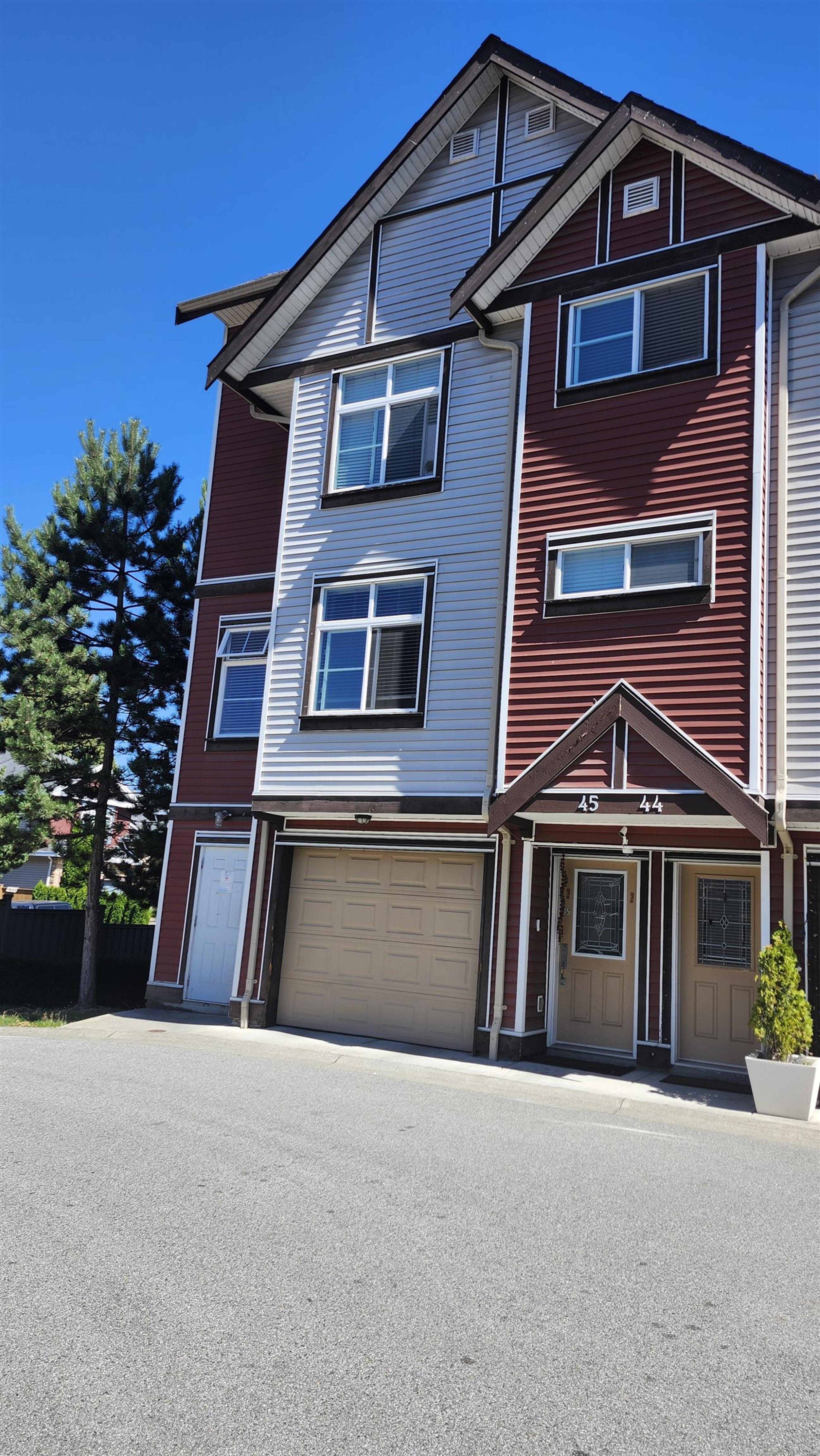 9405 121 Street, Surrey - Exteriors - Photo 2