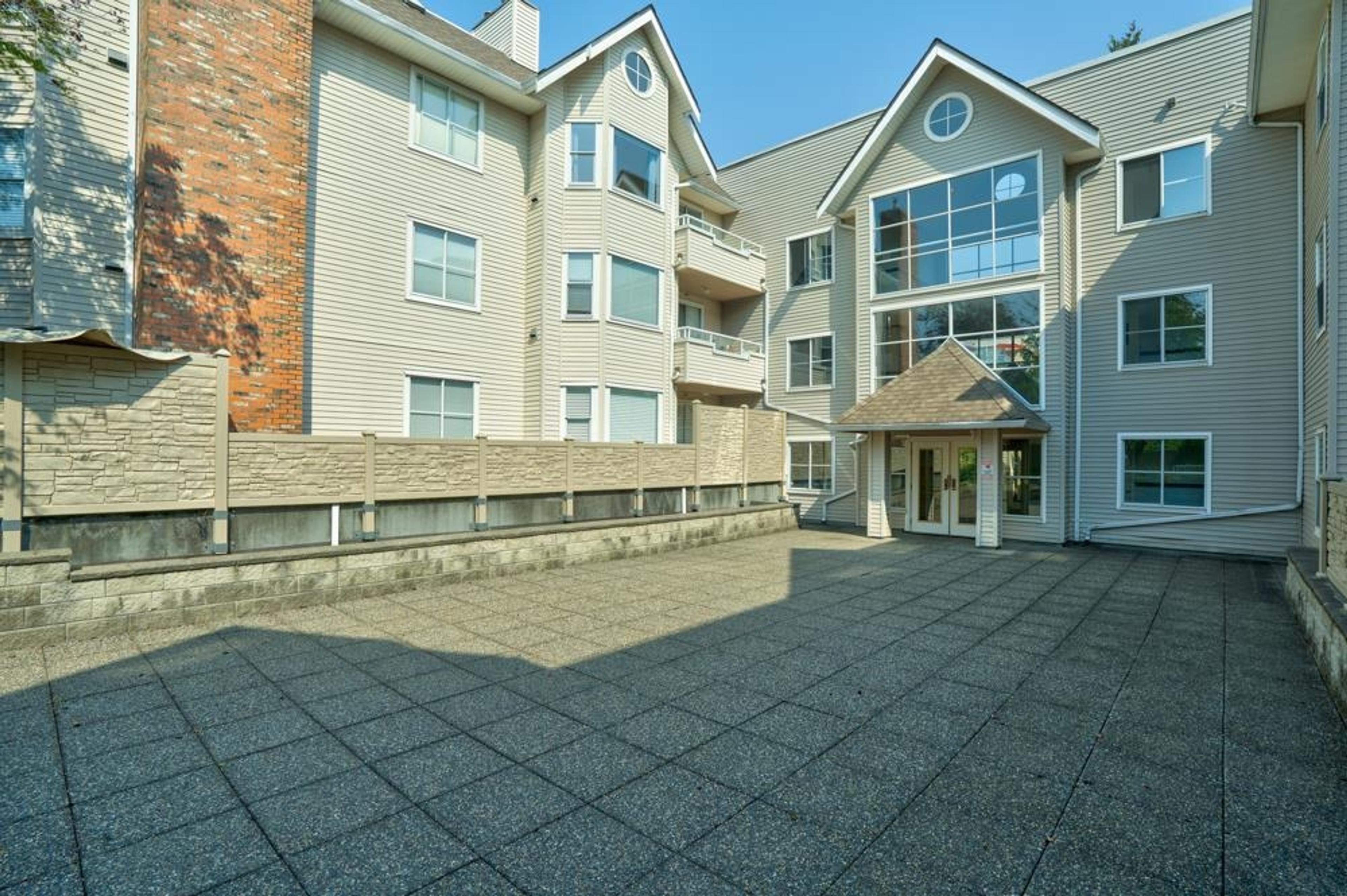 5375 Victory Street, Burnaby - Exteriors - Full Complex View - Photo 4