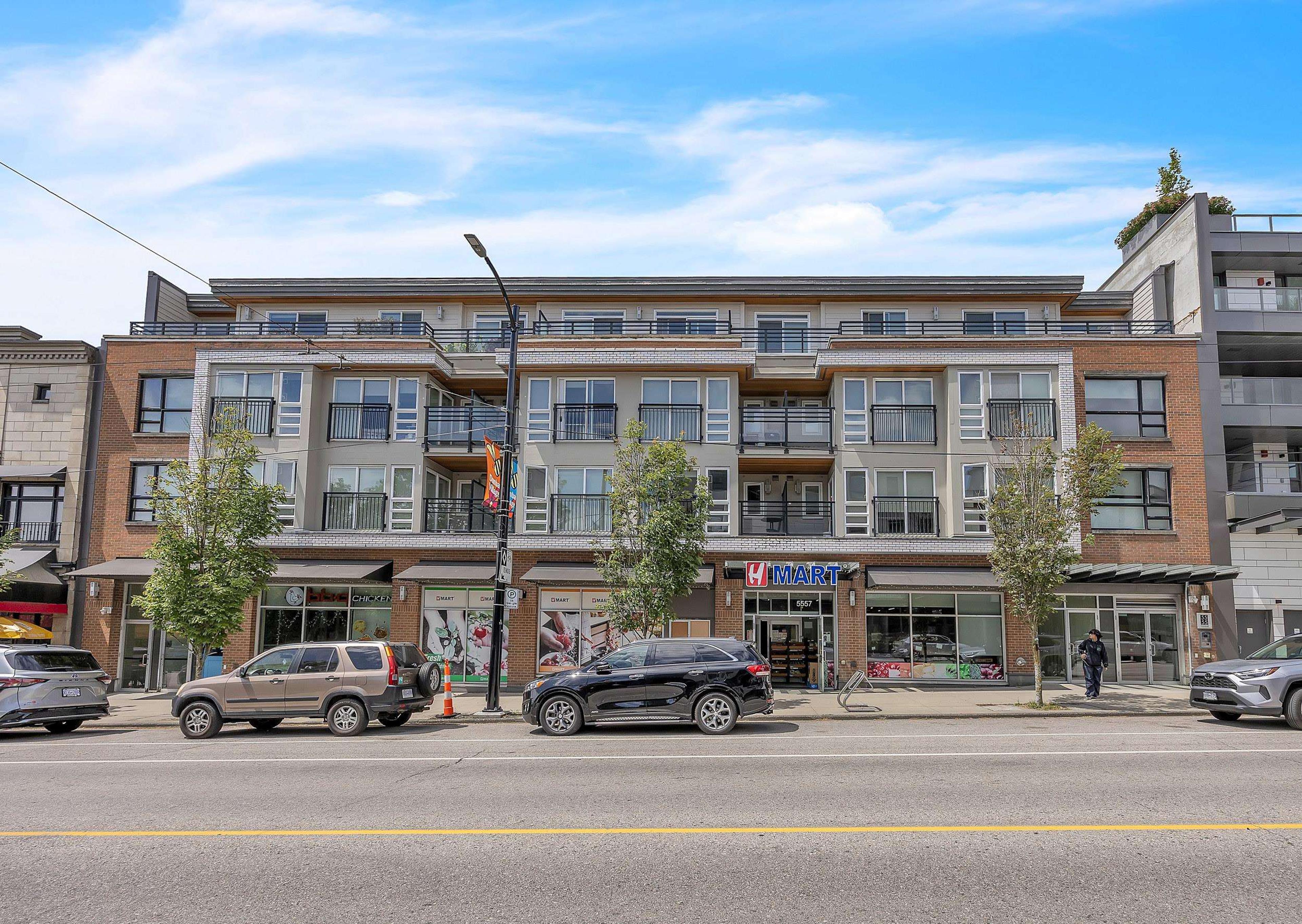 5555 Dunbar Street, Vancouver - Exteriors - Full Complex View - Photo 4