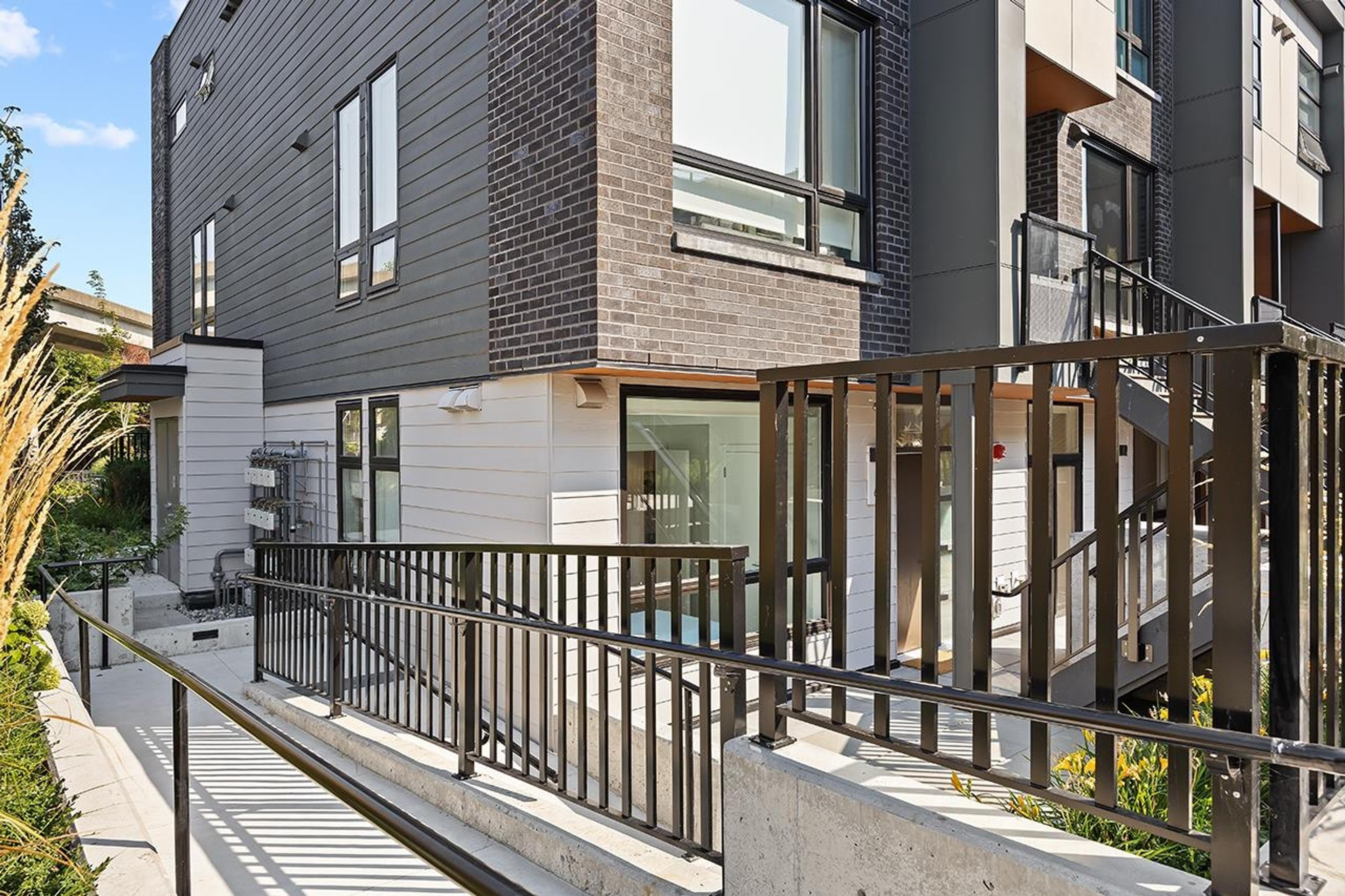 6085 Irmin Street, Burnaby - Exteriors - Photo 1