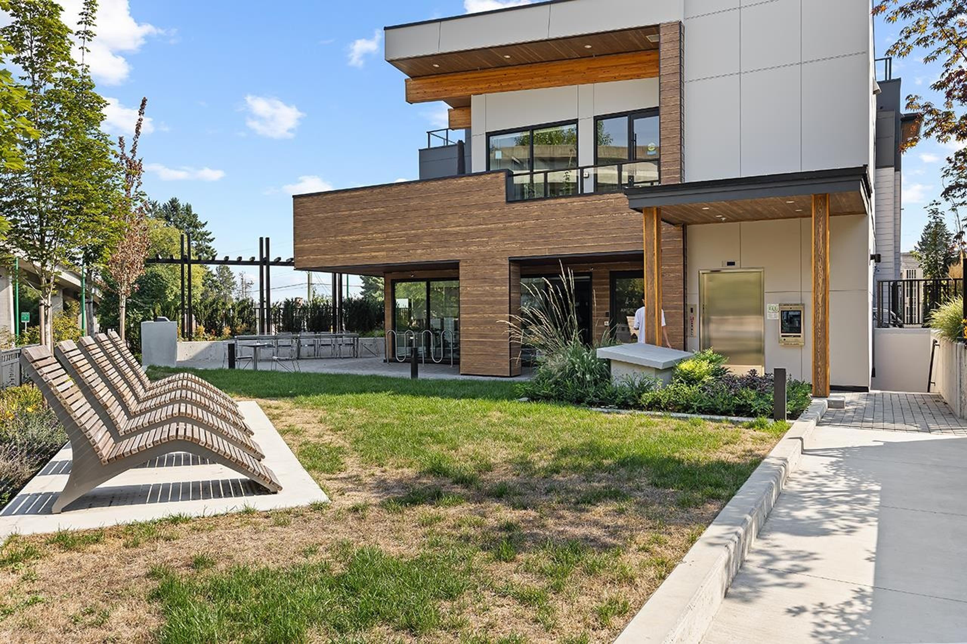 6085 Irmin Street, Burnaby - Exteriors - Photo 2