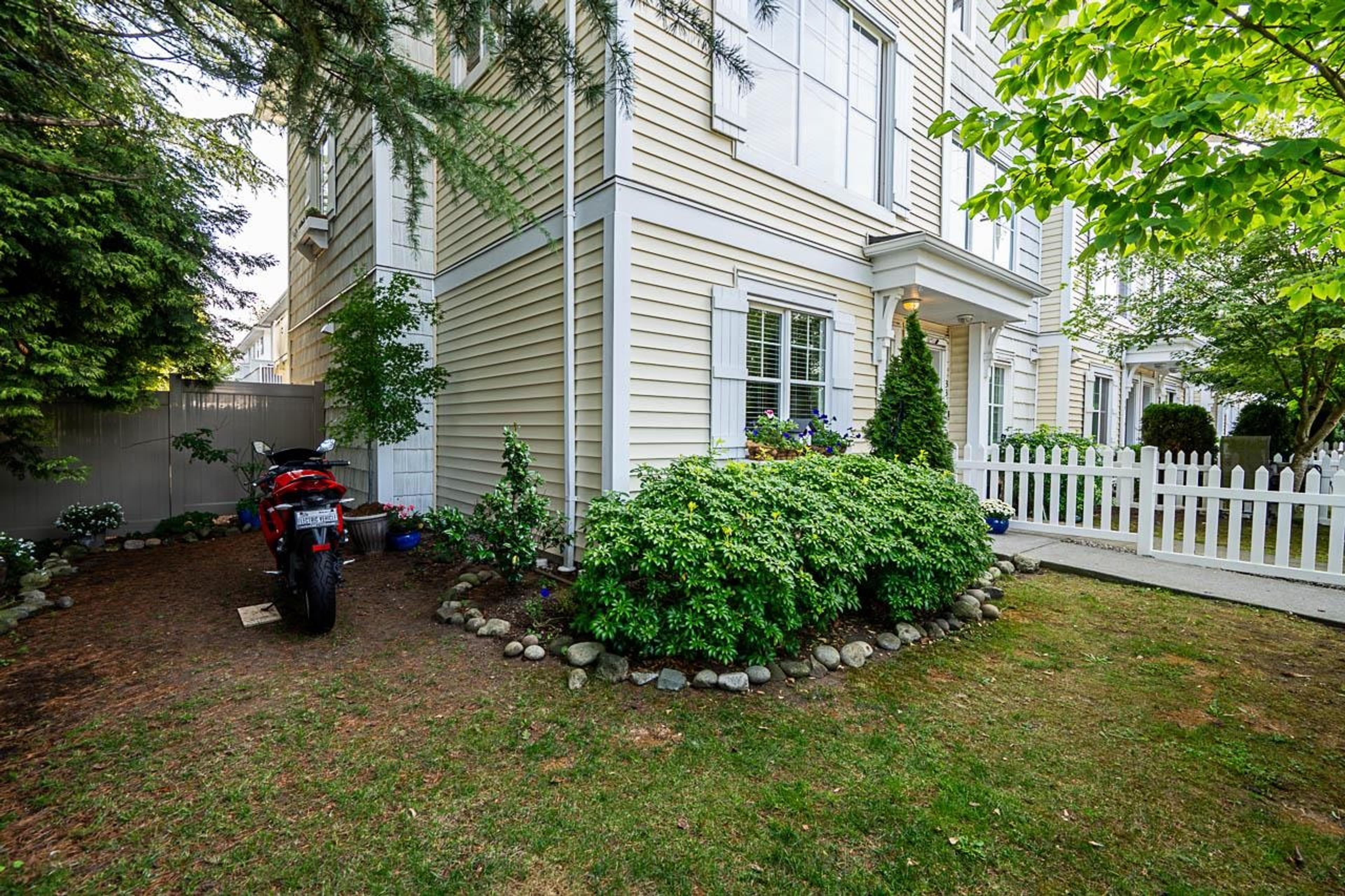 16228 16 Avenue, Surrey - Exteriors - Photo 2