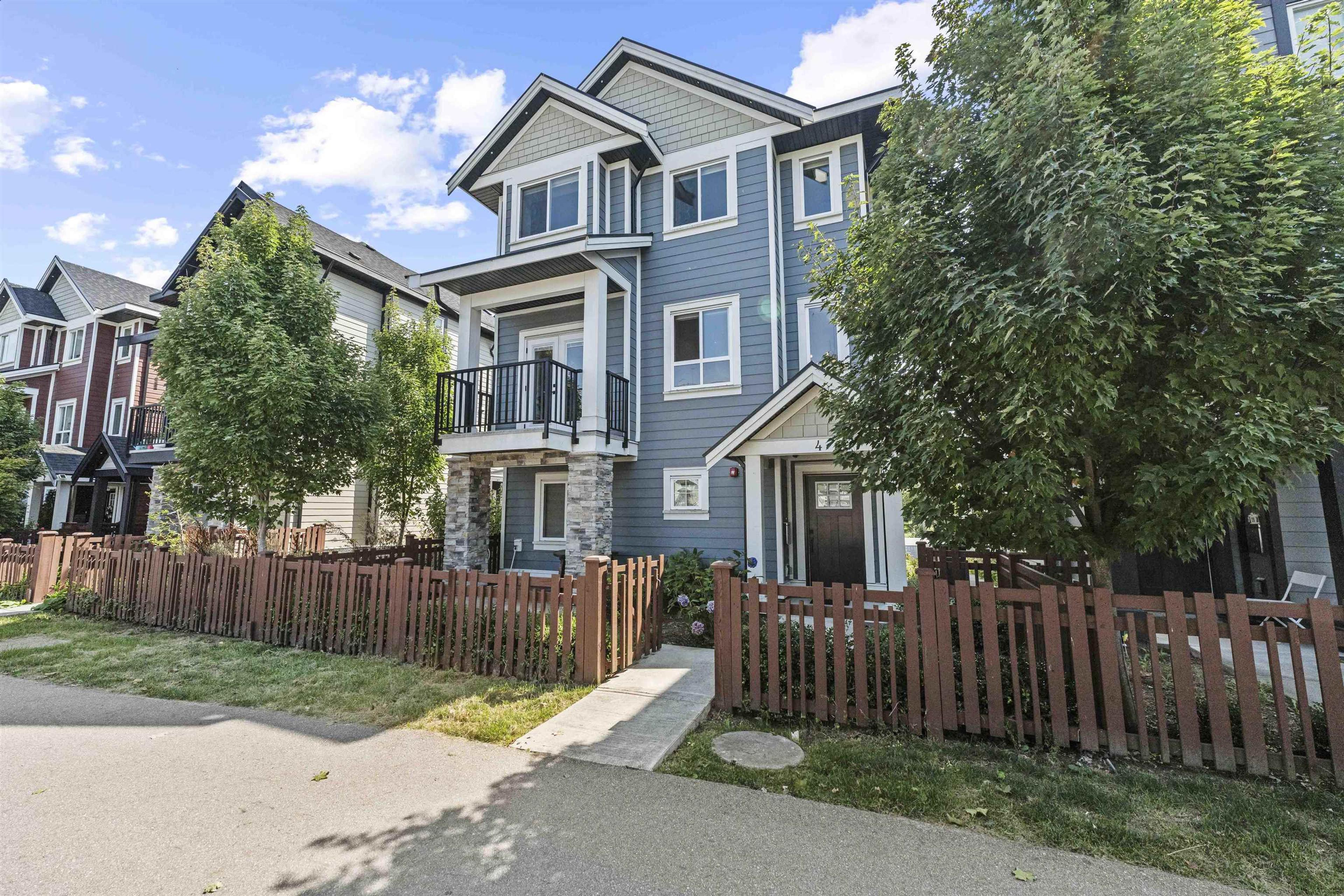 608 Ewen Avenue, New Westminster - Exteriors - Full Complex View - Photo 3