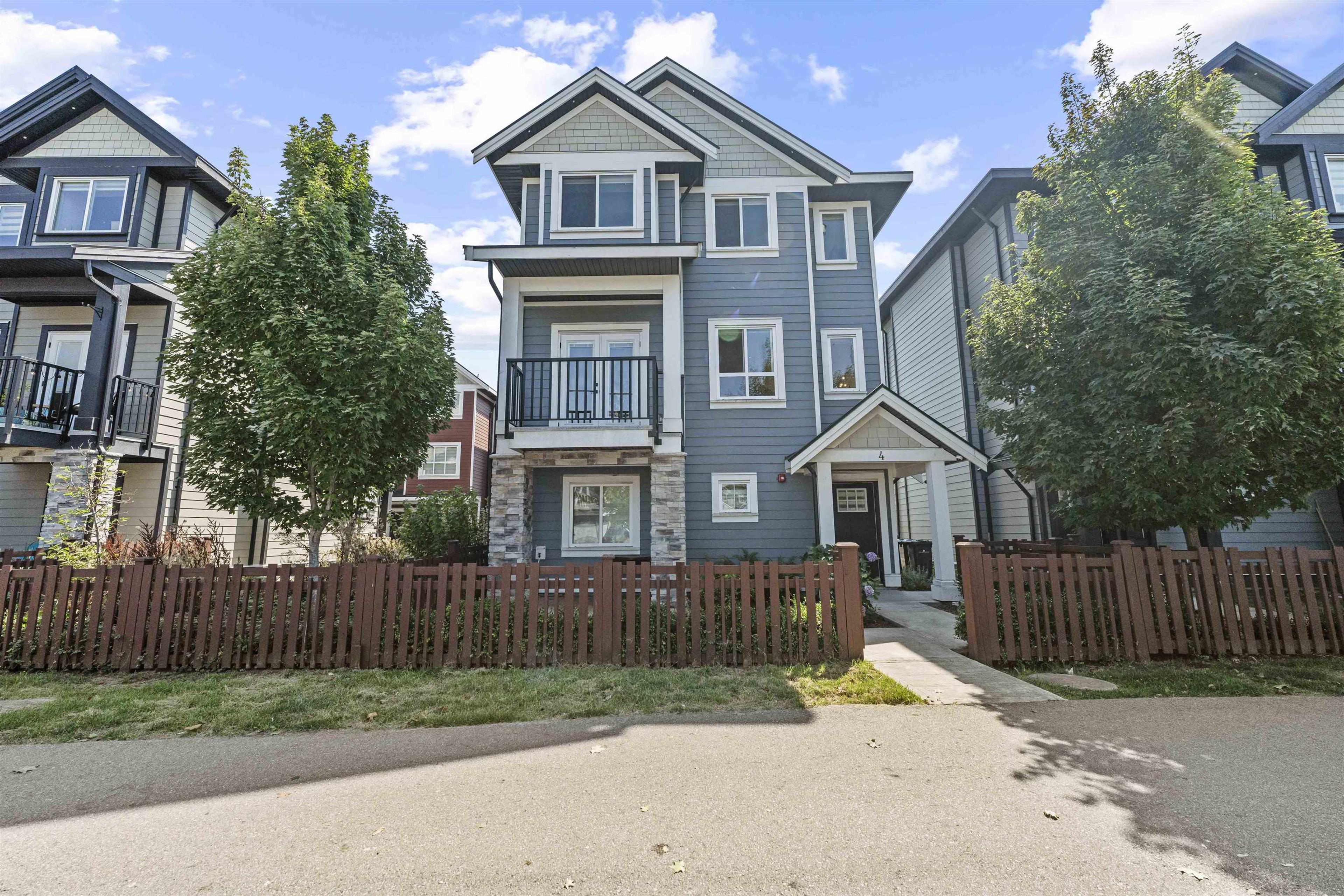 608 Ewen Avenue, New Westminster - Exteriors - Full Complex View - Photo 5