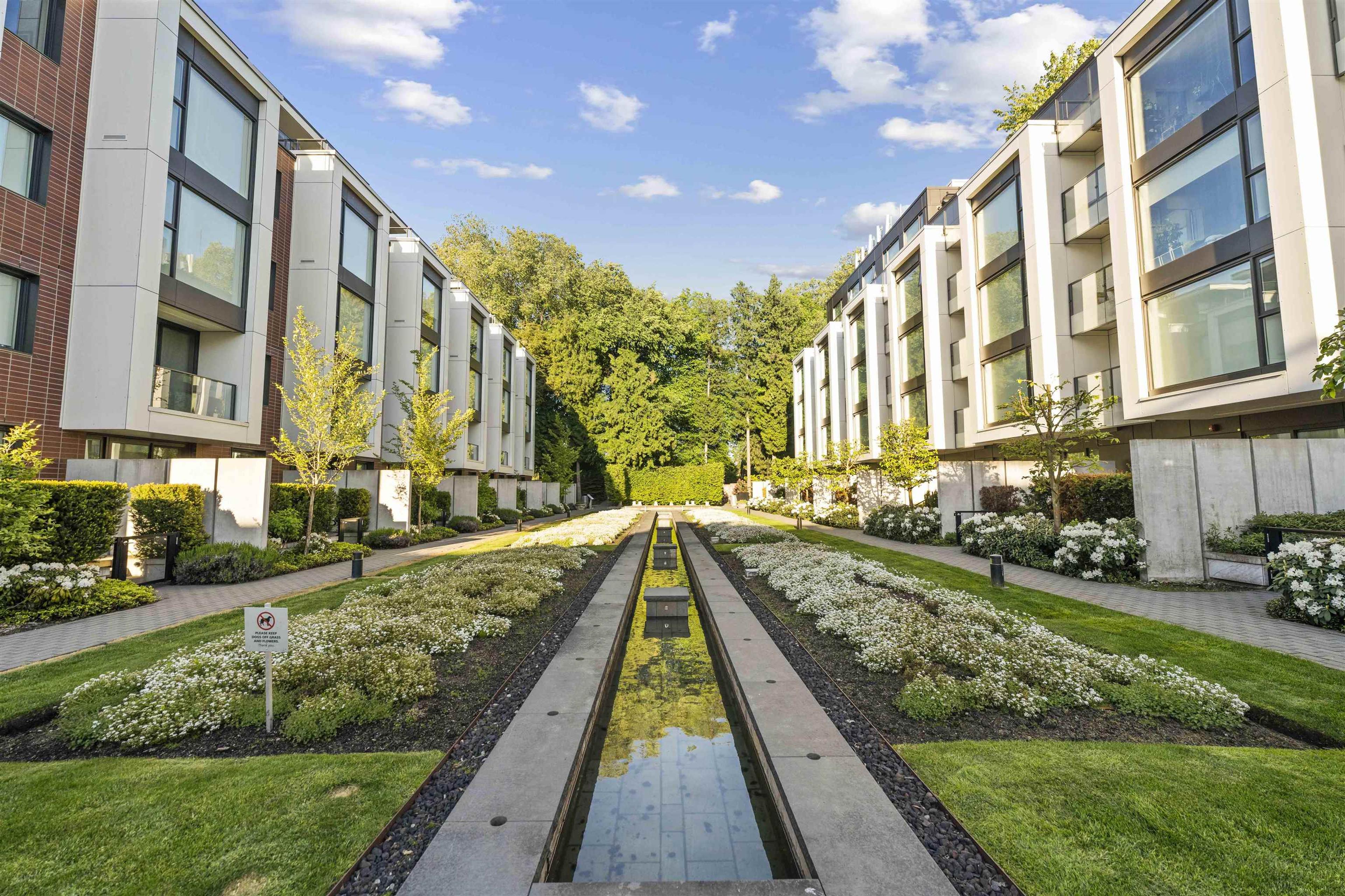 1512 Atlas Lane, Vancouver - Exteriors - Full Complex View - Photo 9