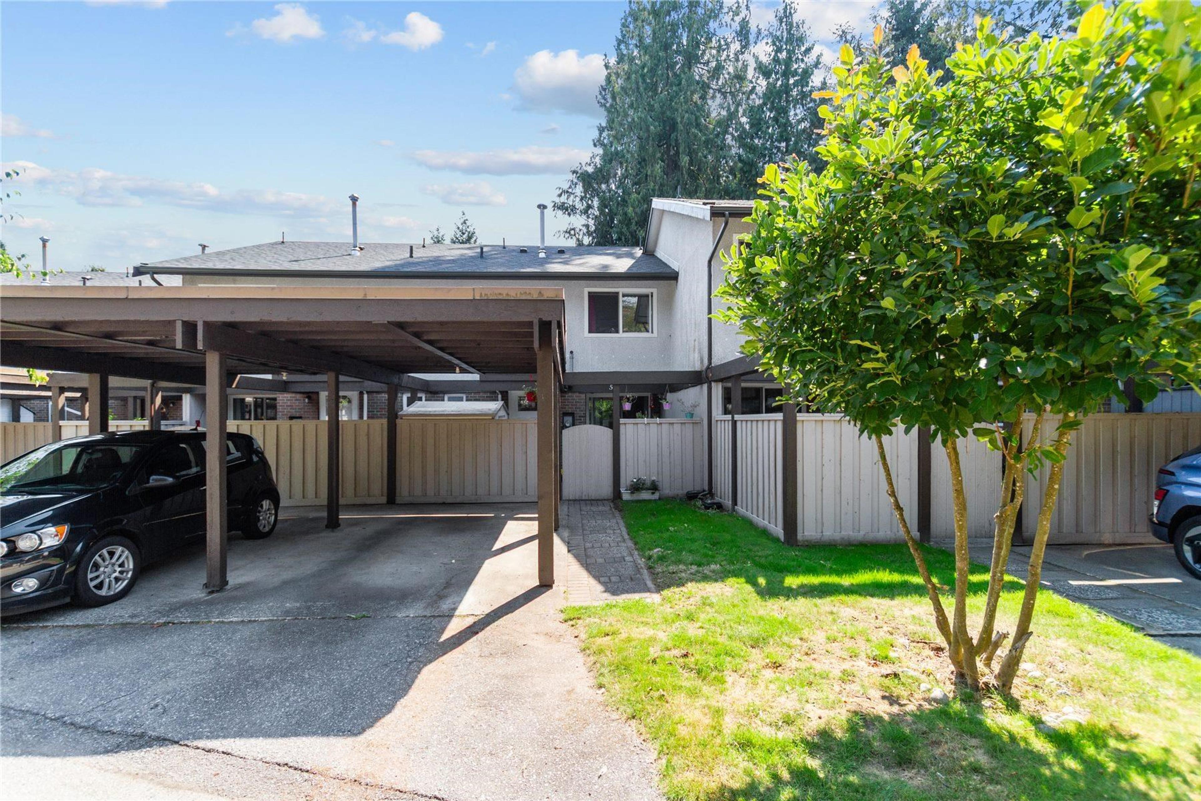3046 Coast Meridian Road, Port Coquitlam - Exteriors - Photo 2