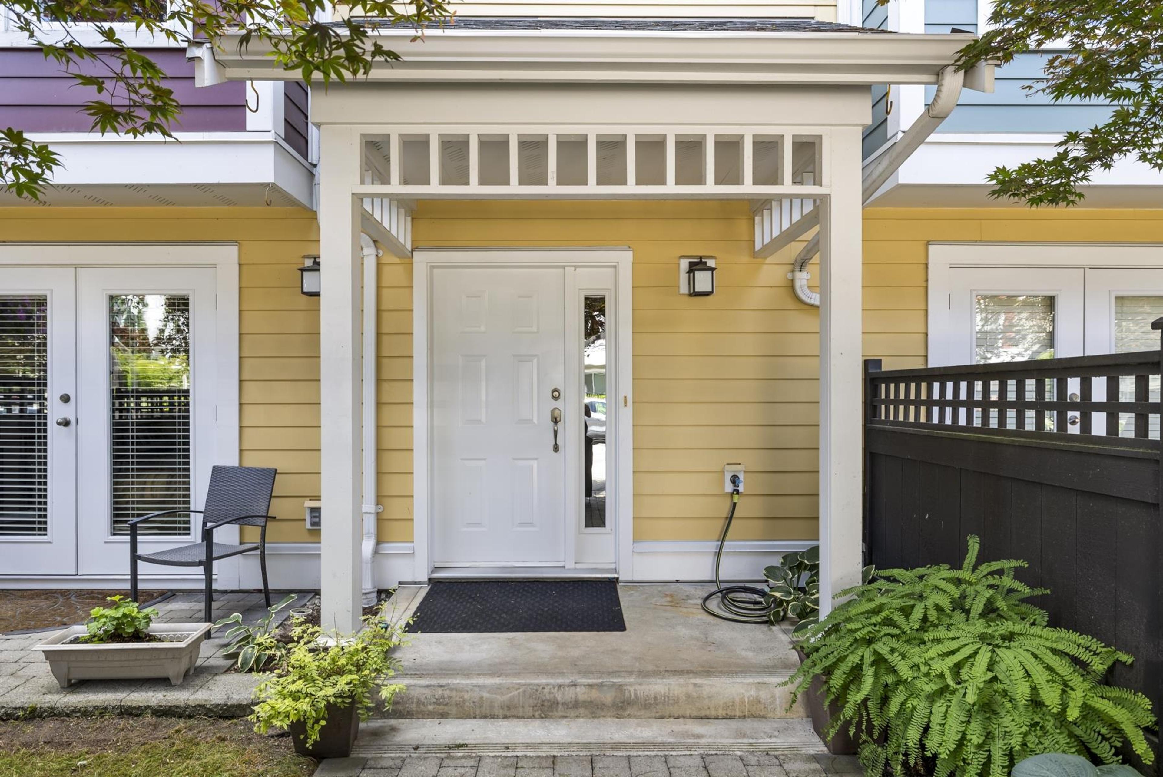 4729 Garry Street, Delta - Exteriors - Photo 2