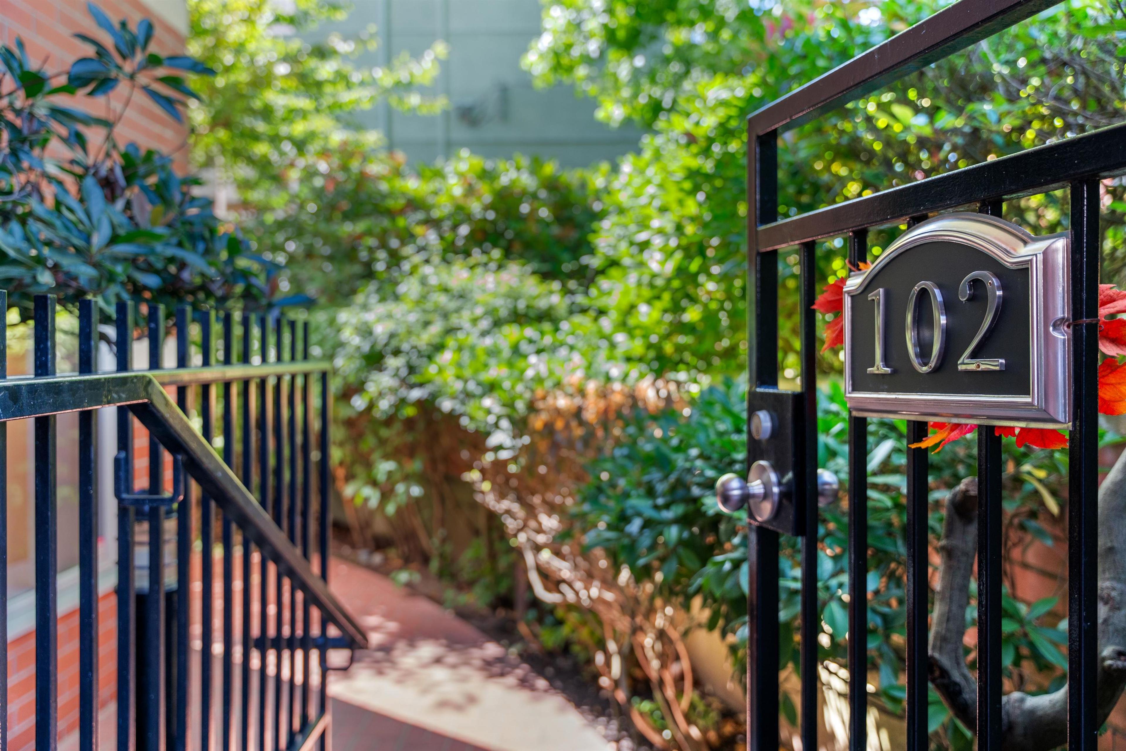 2128 W 43rd Avenue, Vancouver - Exteriors - Photo 2