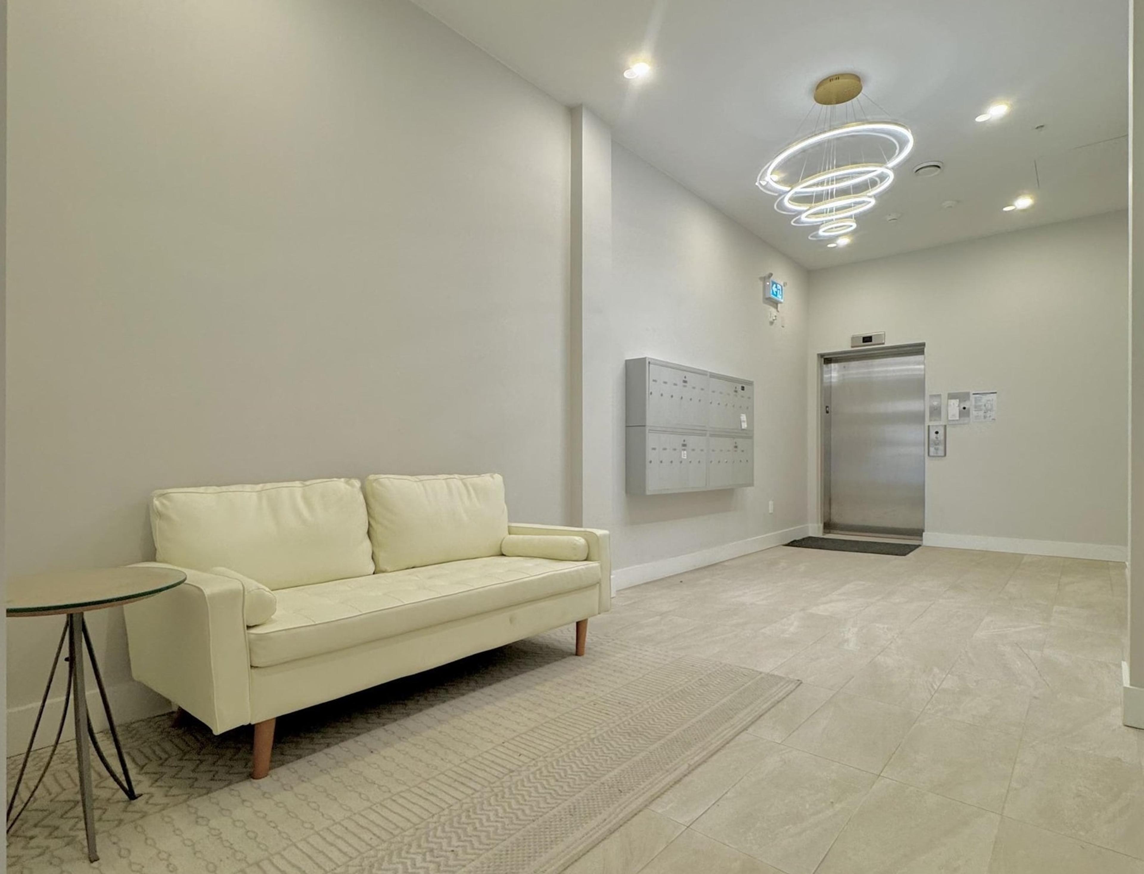 3050 Kingsway, Vancouver - Common Areas - Lobbies / Hallways / Foyers - Photo 1