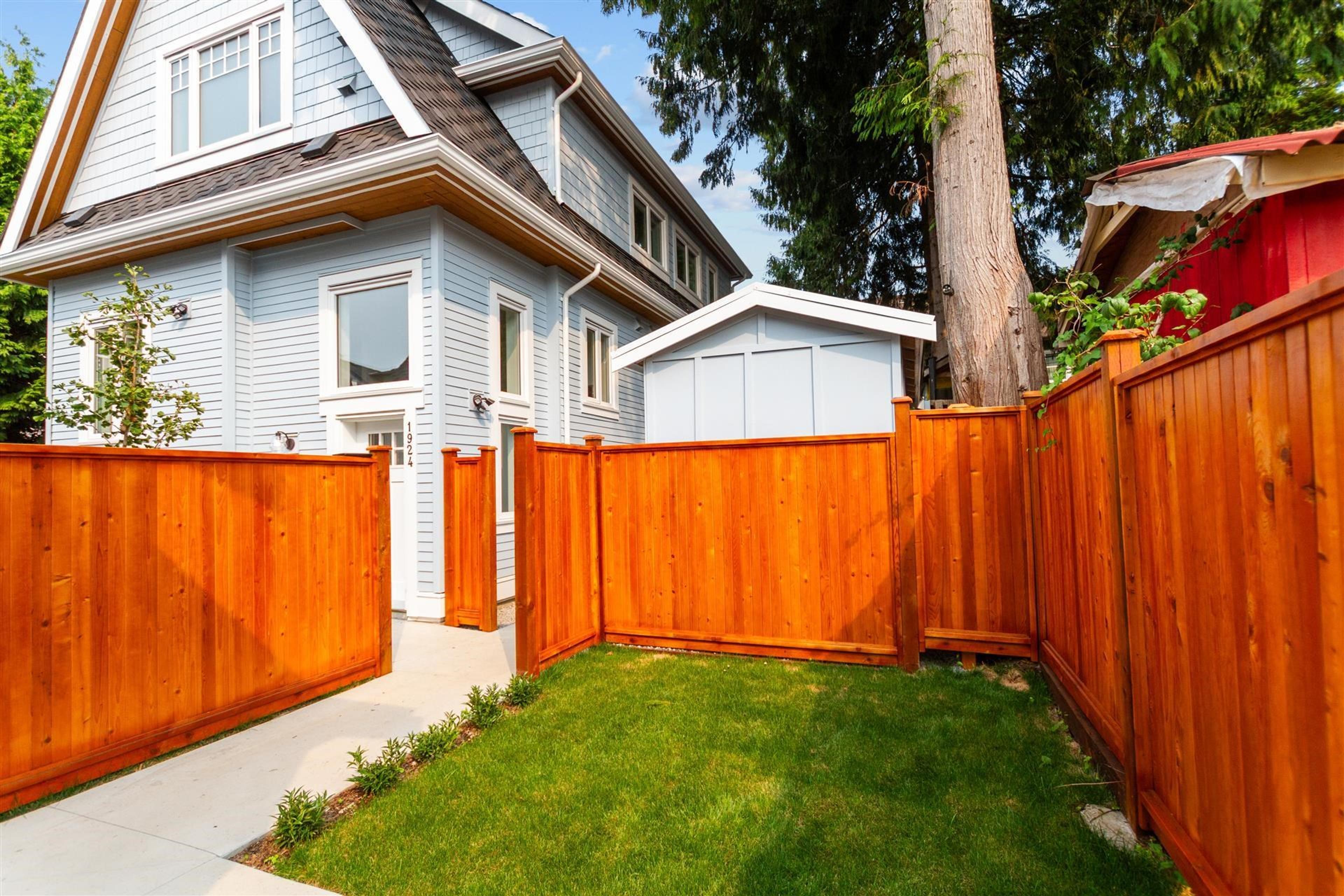 1922 William Street, Vancouver - Exteriors - Photo 2