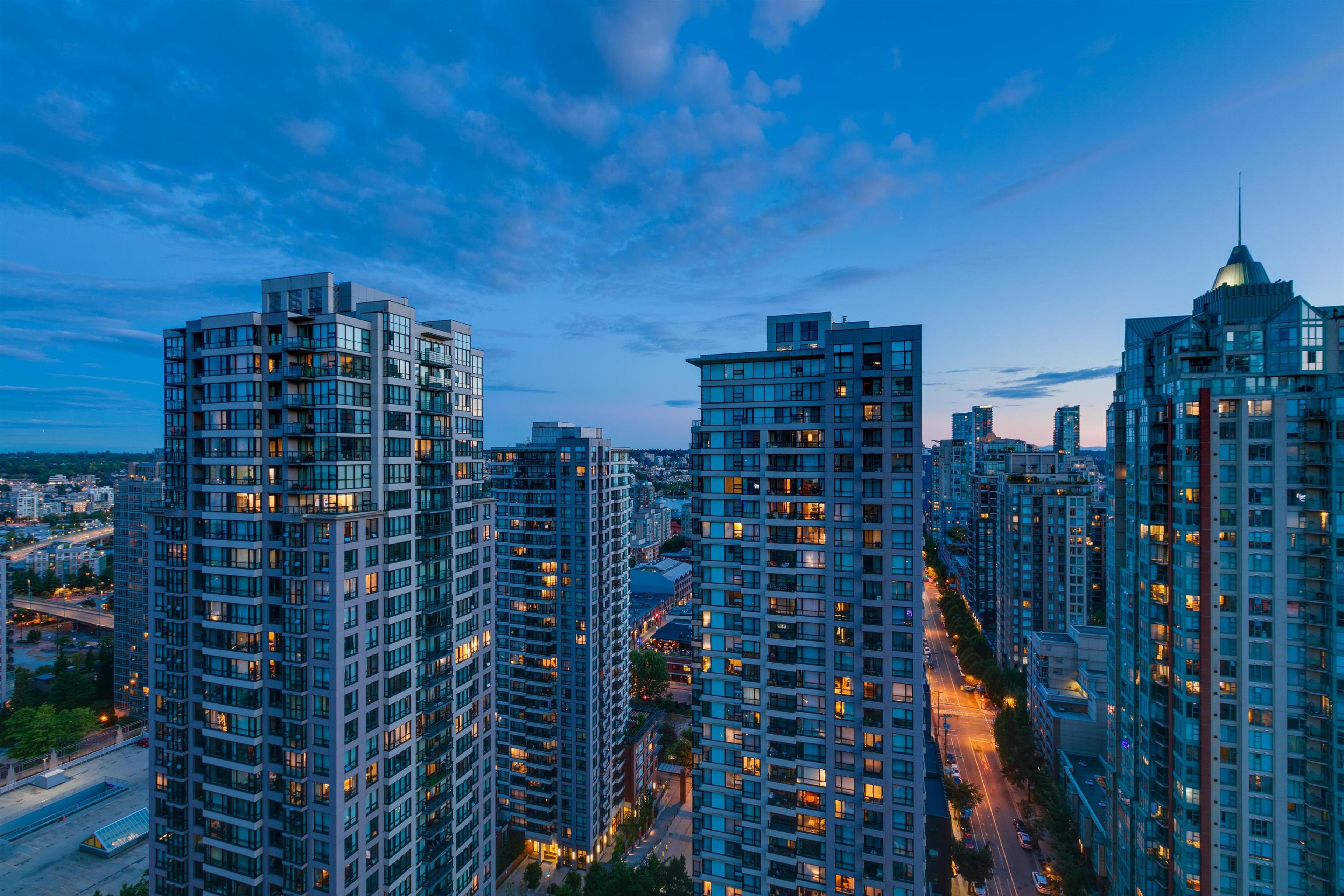 888 Homer Street, Vancouver - Exteriors - Full Complex View - Photo 2